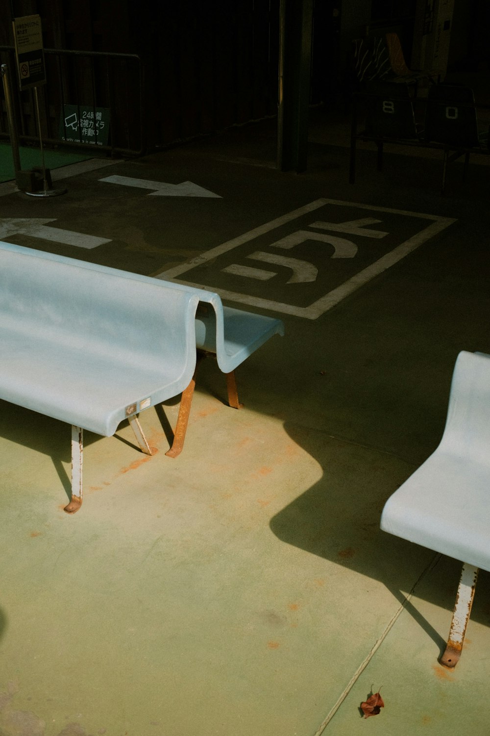 a couple of white benches sitting next to each other