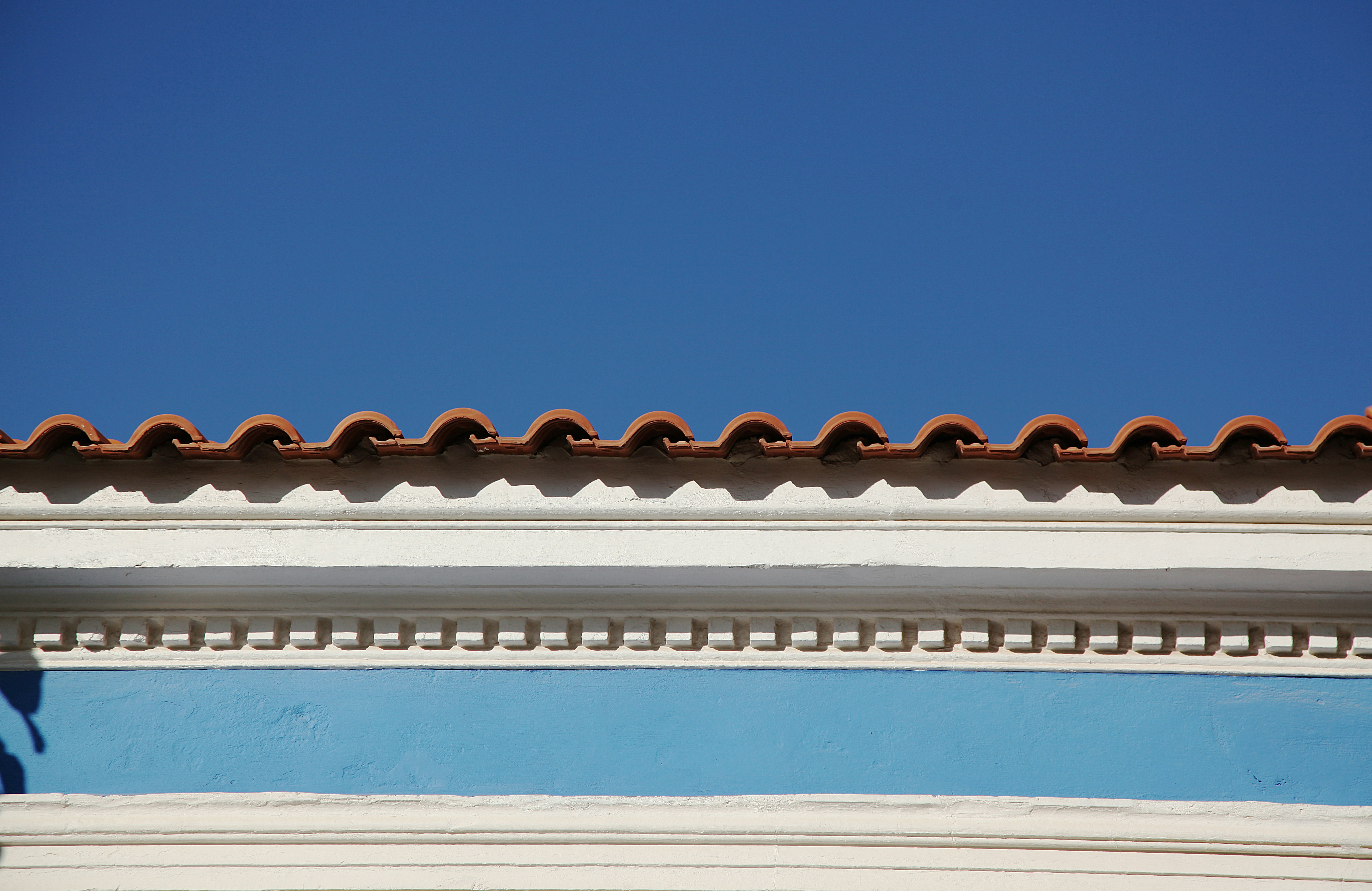 a close up of a roof with a blue sky in the background