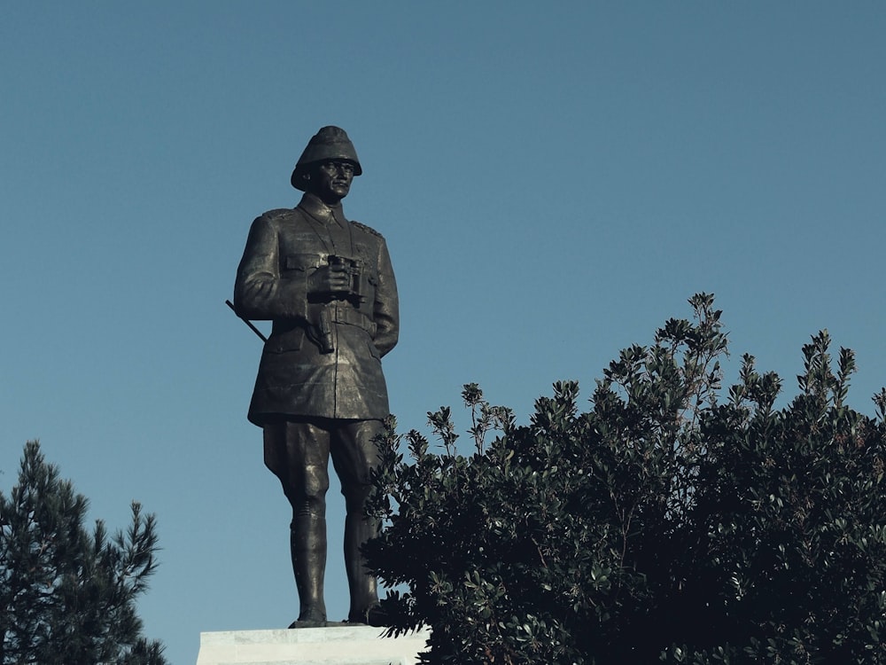 a statue of a man in a military uniform