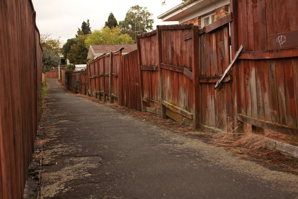 a long narrow alley between two buildings