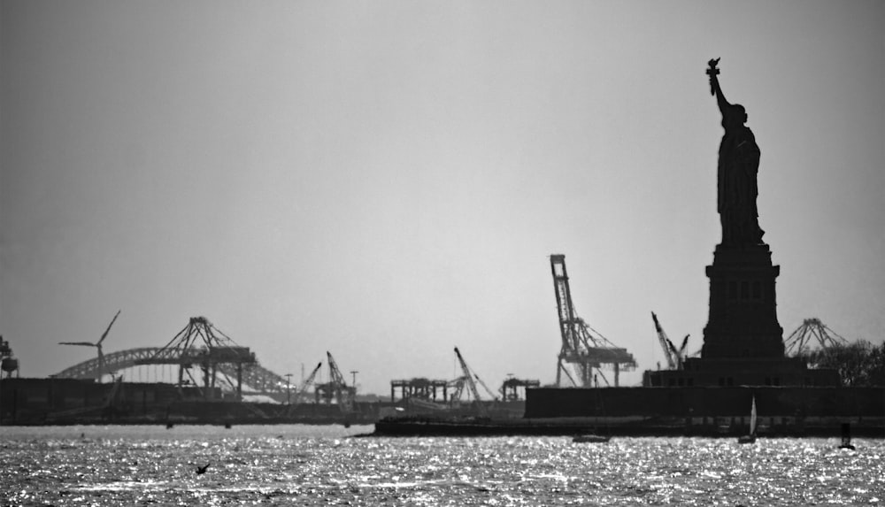 a black and white photo of the statue of liberty