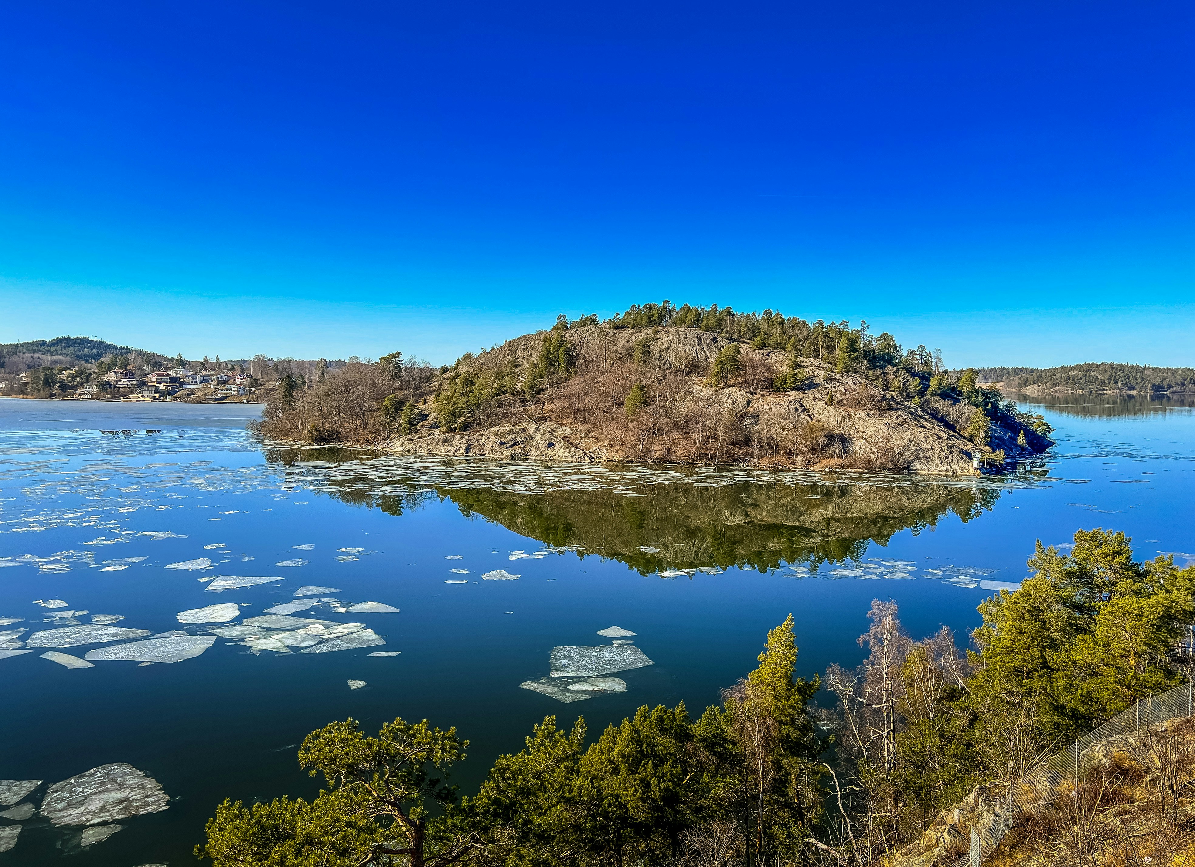 a small island in the middle of a lake