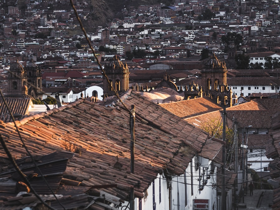 安第斯山脈背景下的庫斯科城市鳥瞰