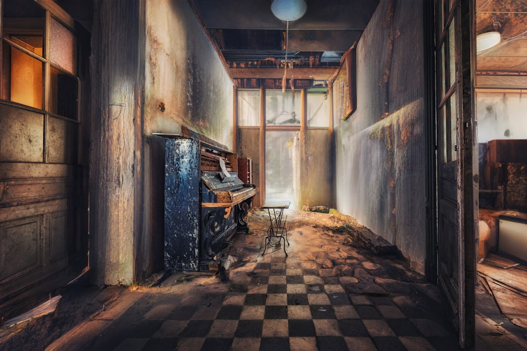 a dirty old room, The piano...