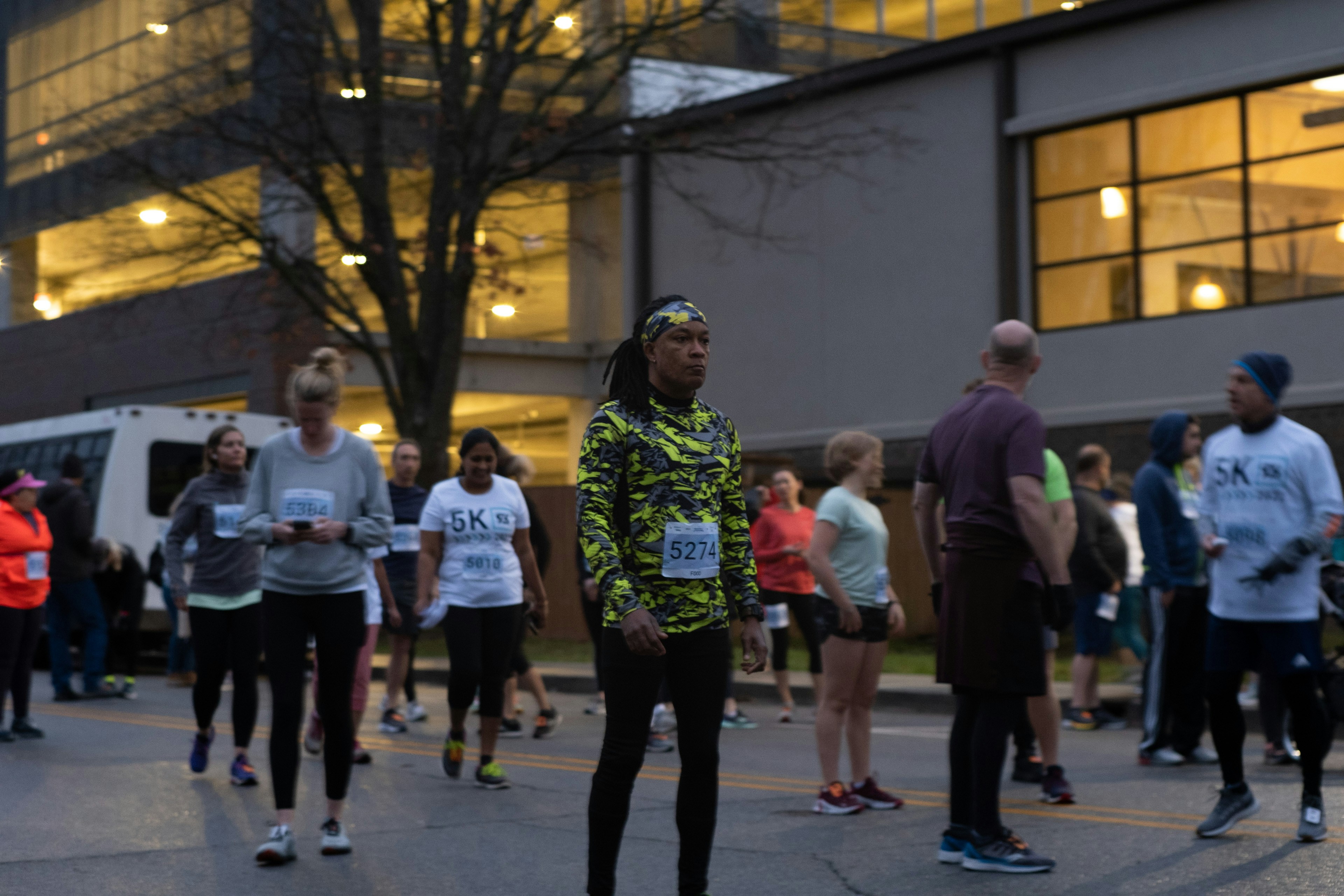 a group of people running in a marathon