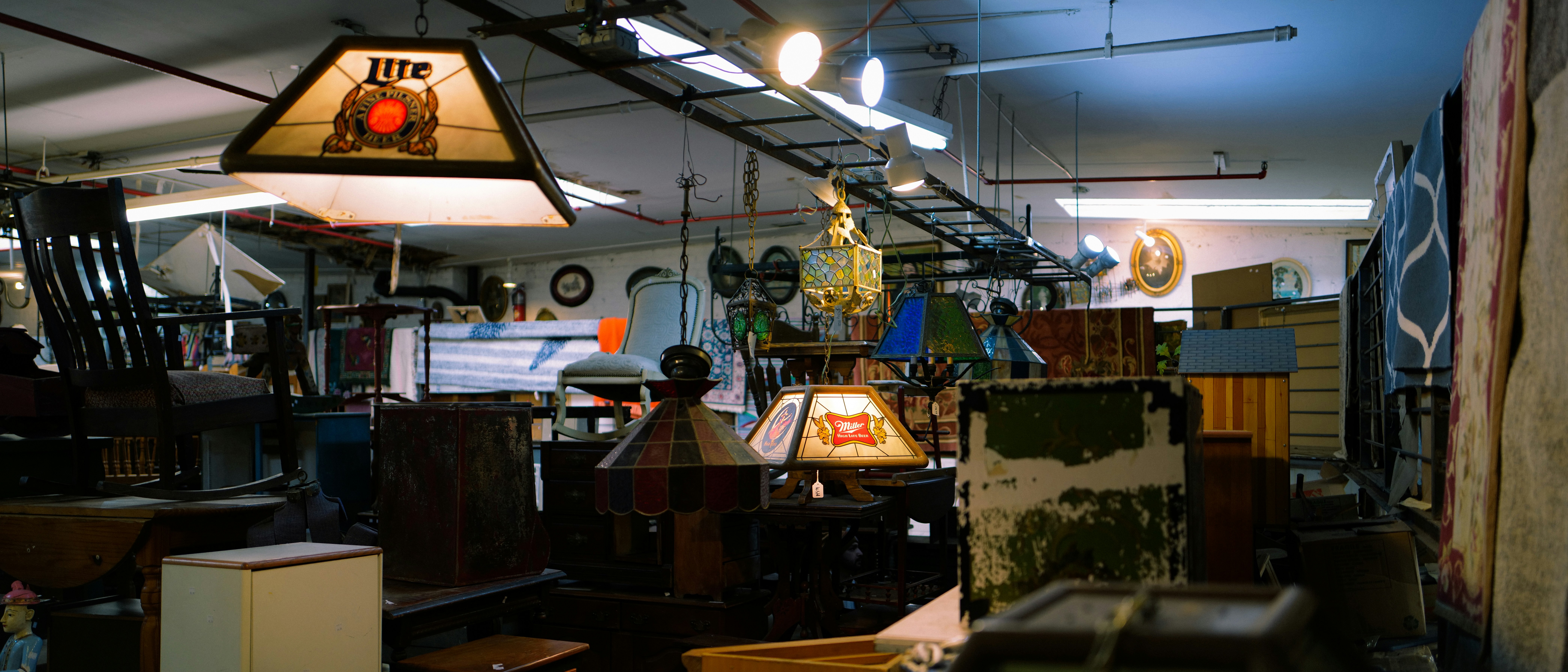 a room filled with lots of furniture and lamps