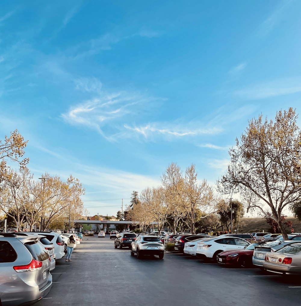 a parking lot filled with lots of parked cars