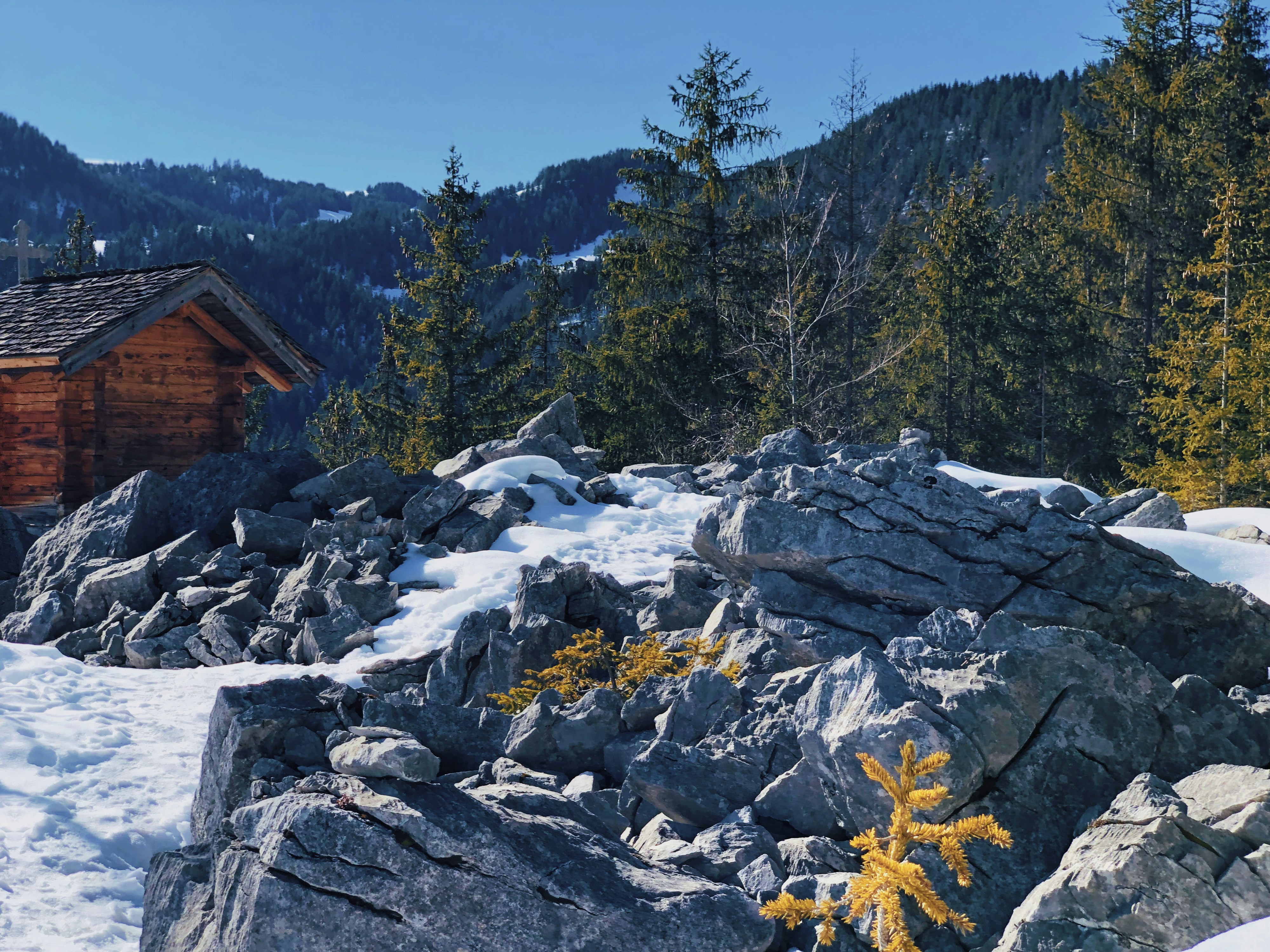a cabin on a mountain with snow on the ground