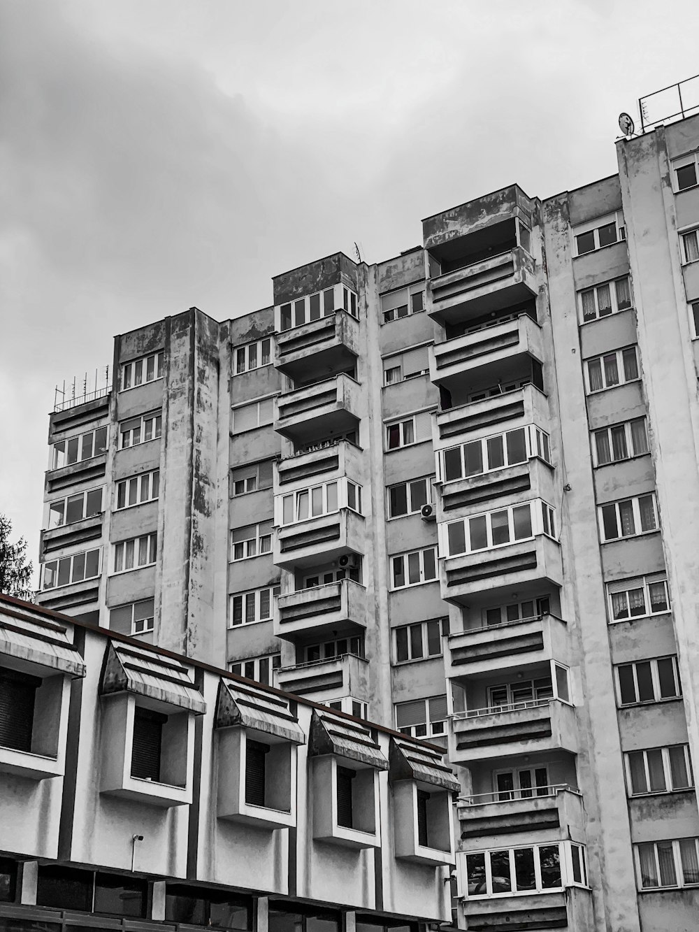 a black and white photo of a very tall building