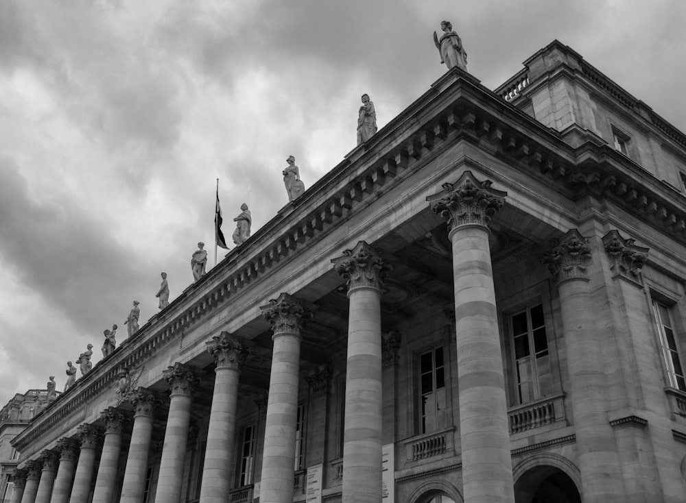 a black and white photo of a large building