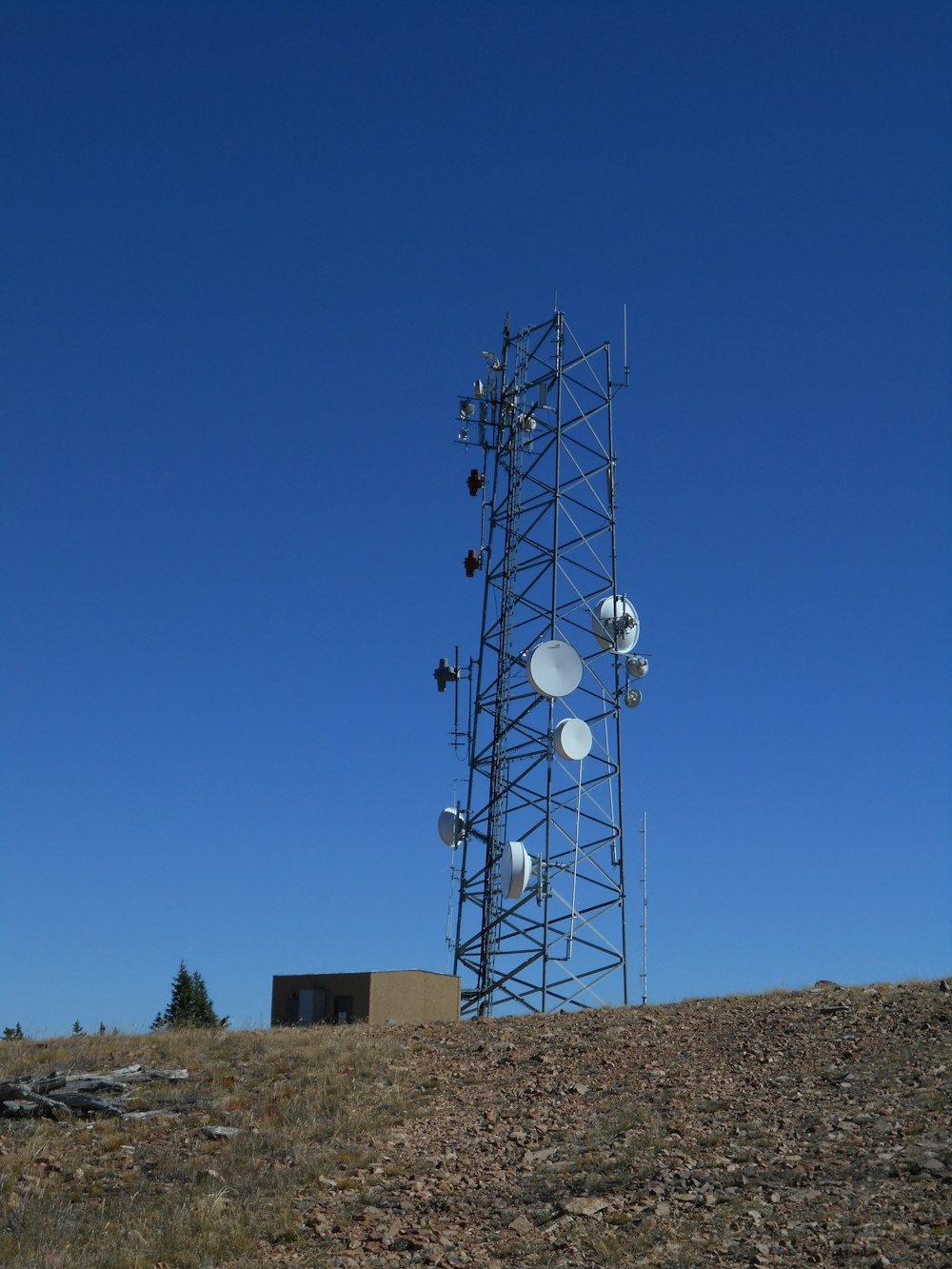 a tall tower with several antennas on top of it