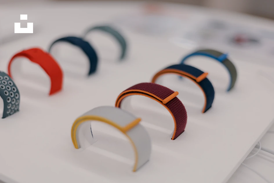 Coloured Pattern Bands A bunch of different colored bands on a table photo – Free Mac Image on ...