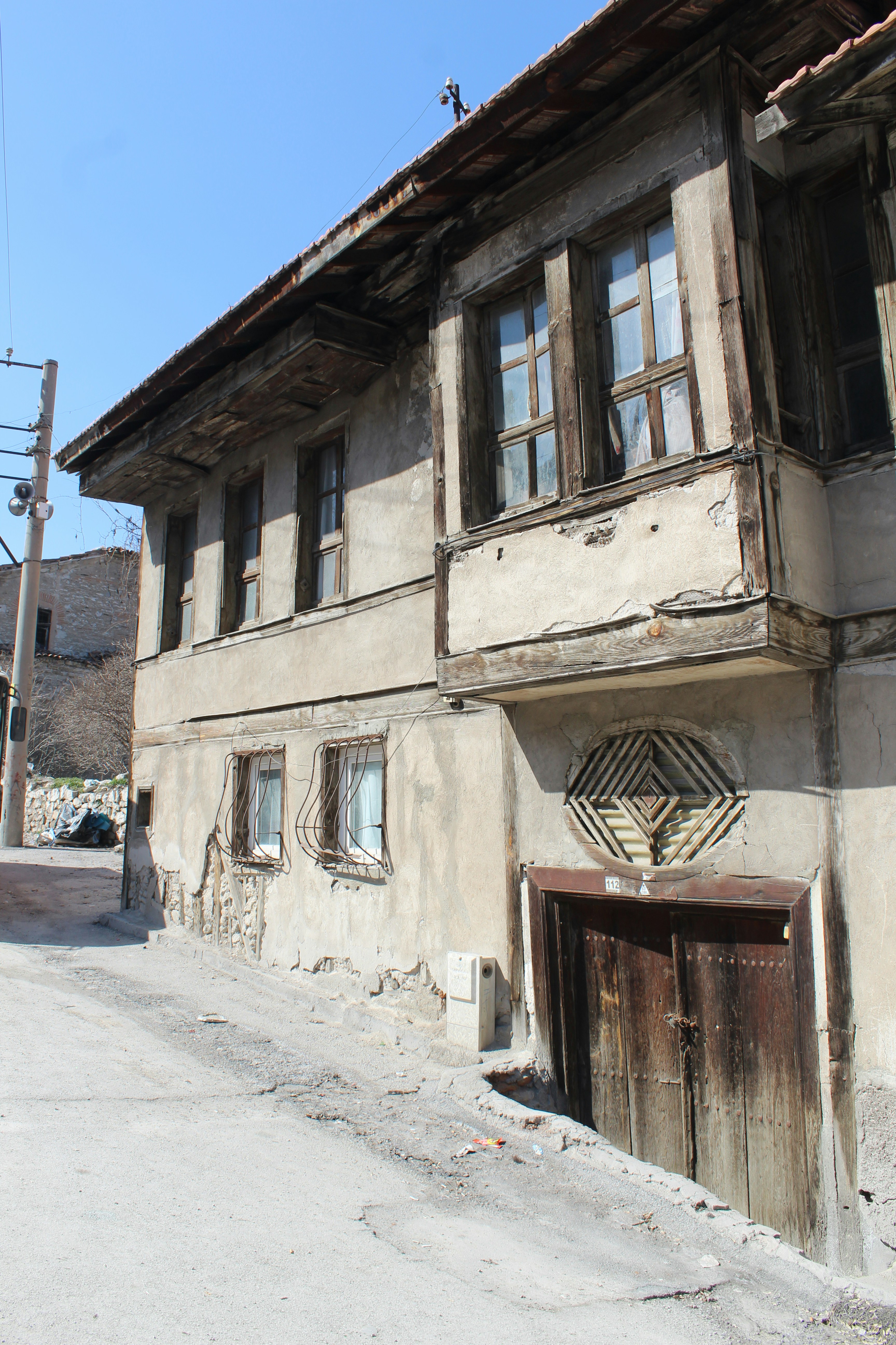 an old building with two doors on the side of it