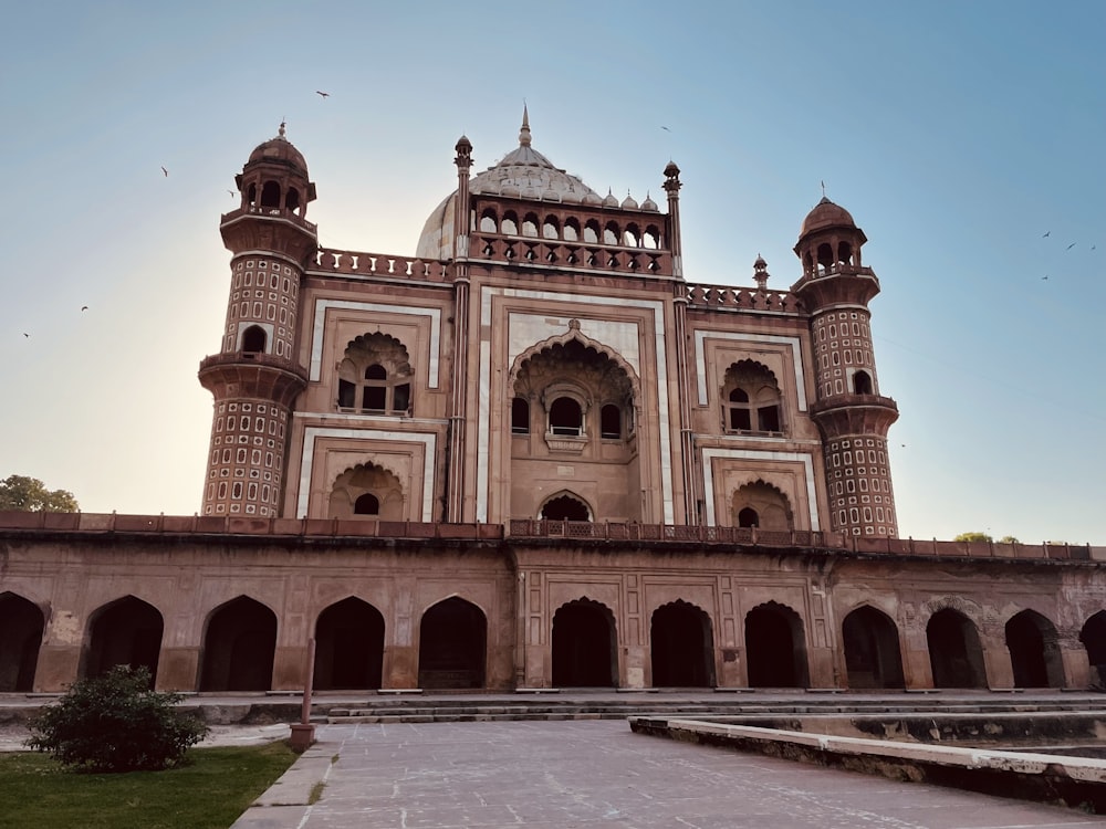 a large building with many arches and arches