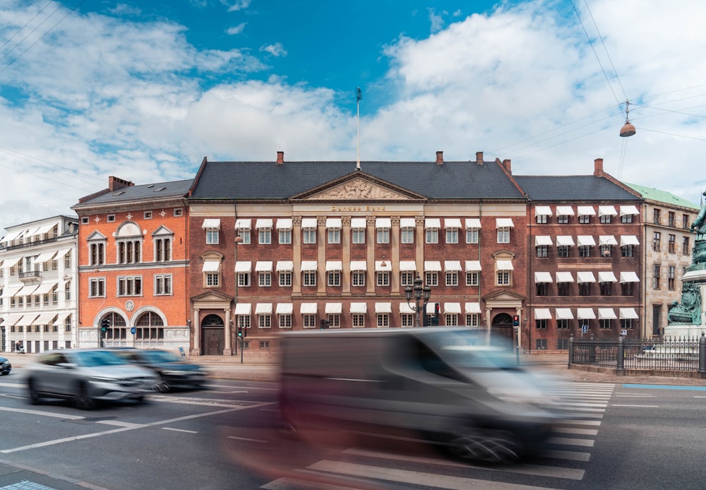 a blurry photo of a building and cars on a street