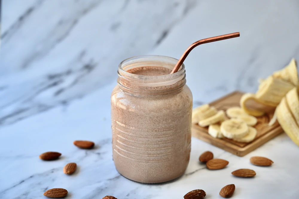 Mason jar of chocolate-almond banana smoothie