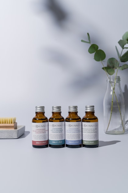 Miljövänliga naturliga städprodukter – ekologiska rengöringsflaskor
