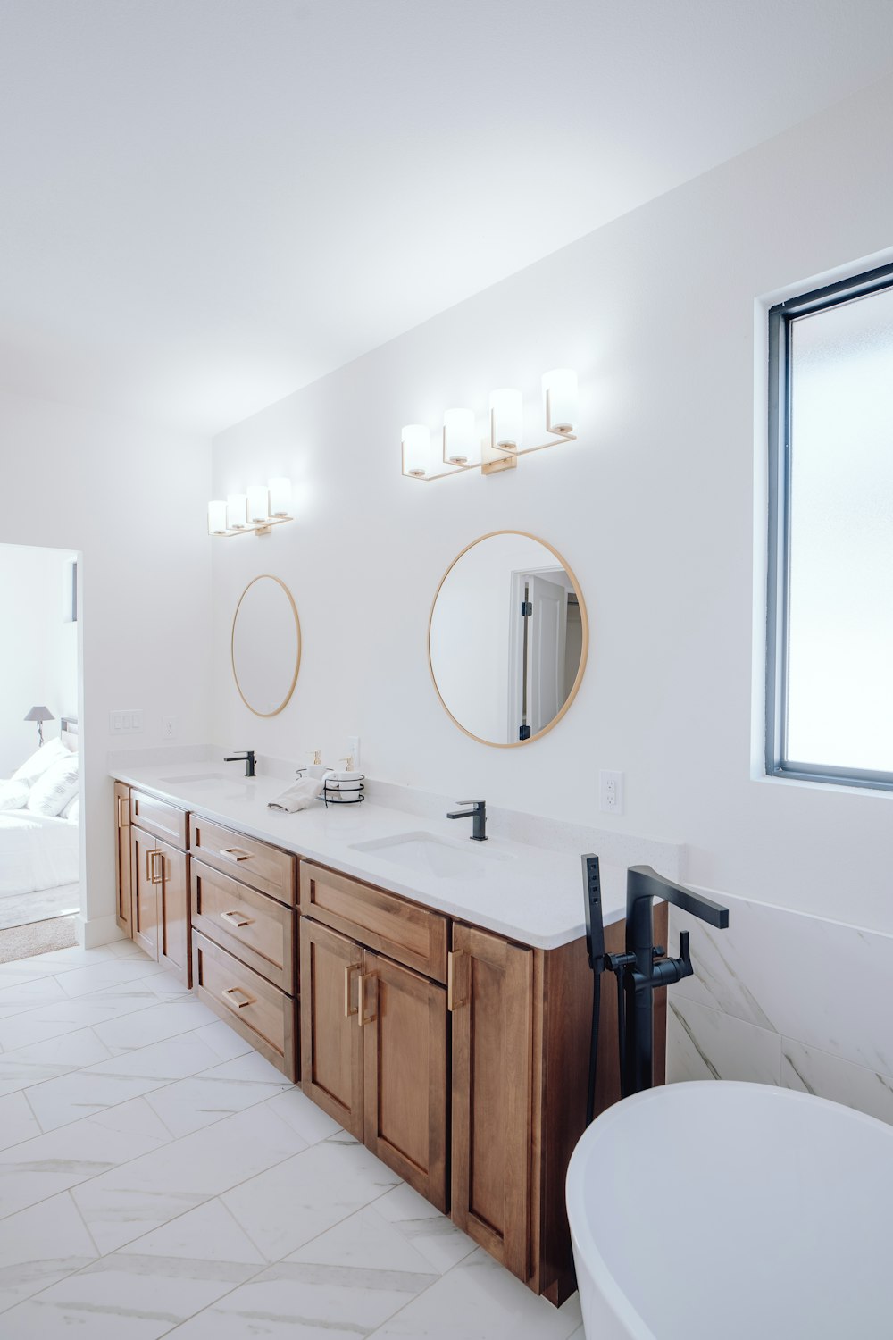 a bathroom with two sinks and a bathtub