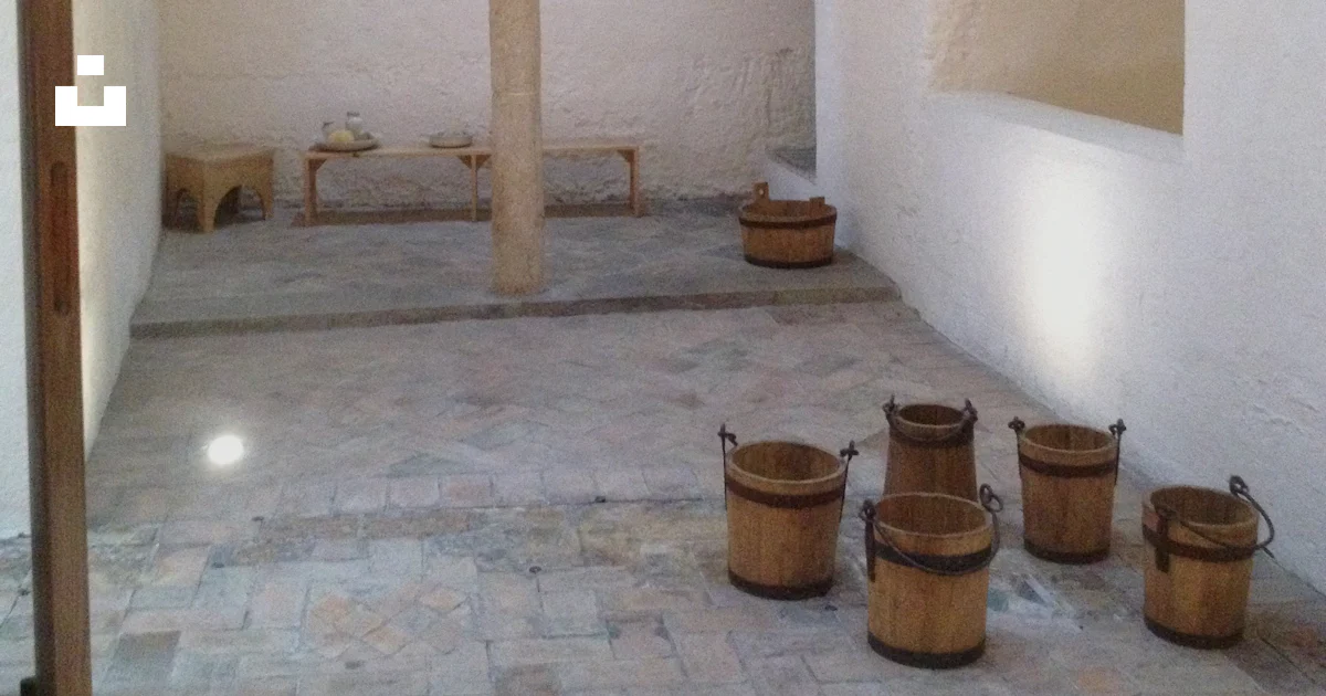 Bucket In Roon A room that has a bunch of buckets on the floor photo – Free Carrer d ...