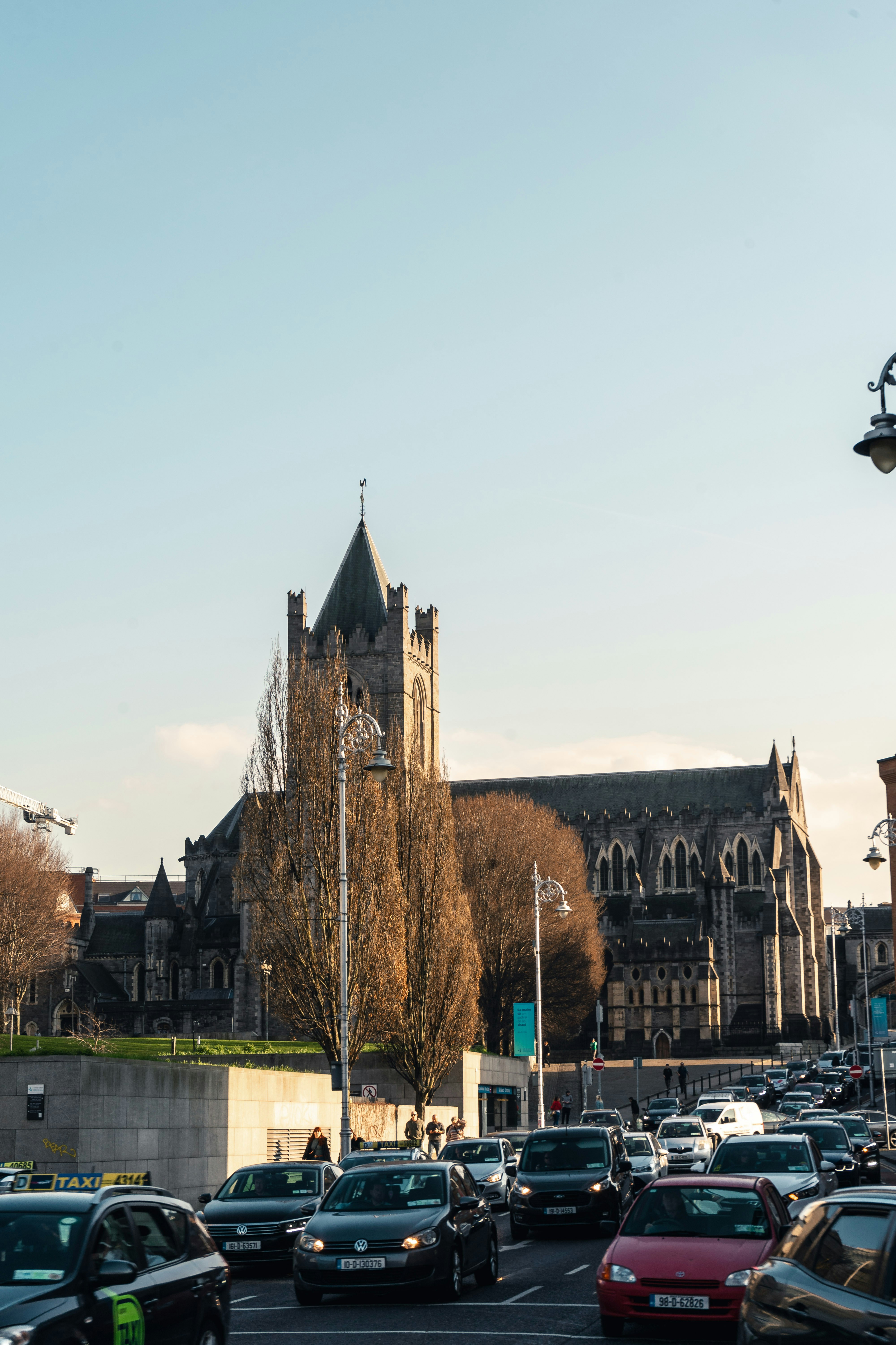 a city street filled with lots of traffic