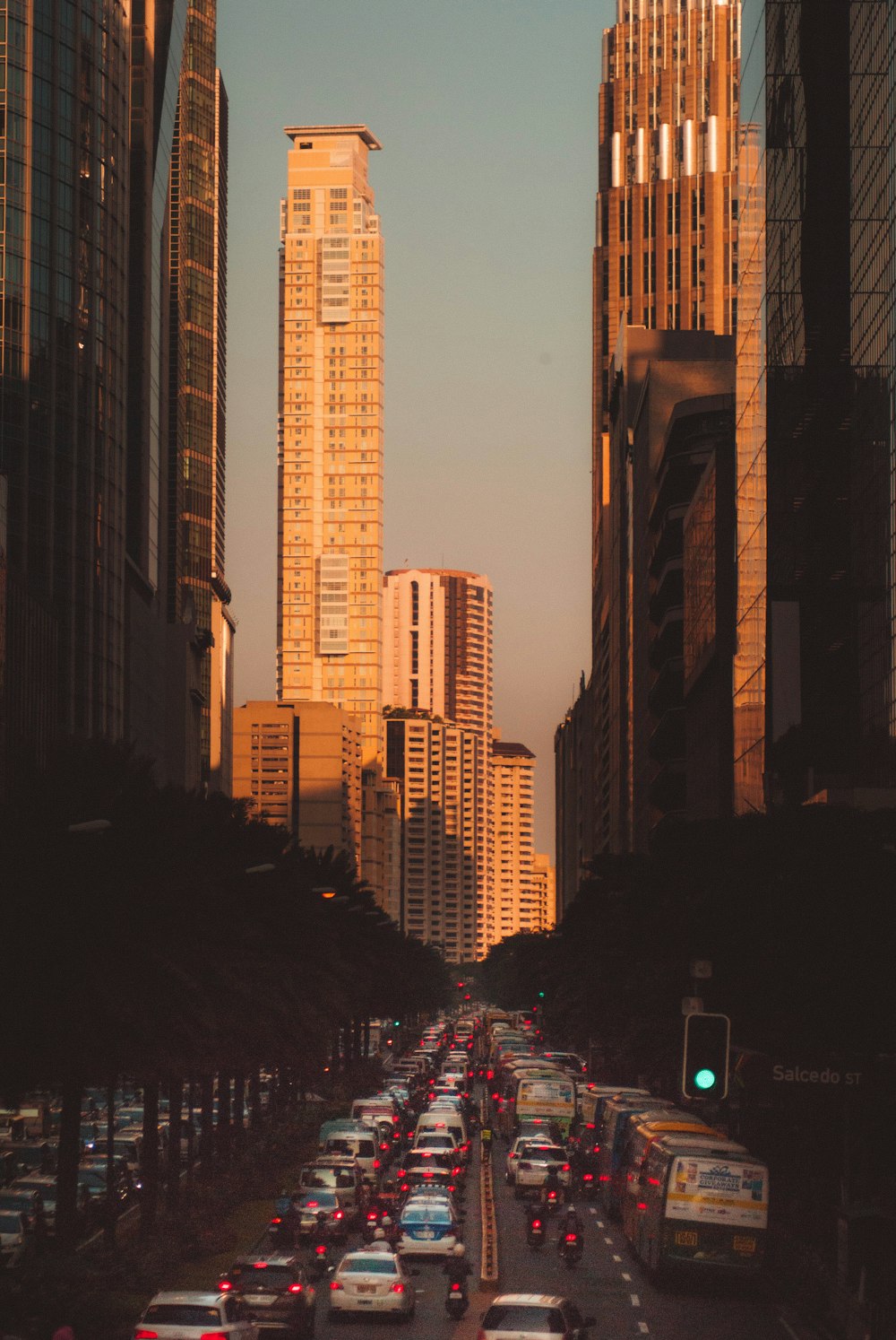 a street filled with lots of traffic next to tall buildings