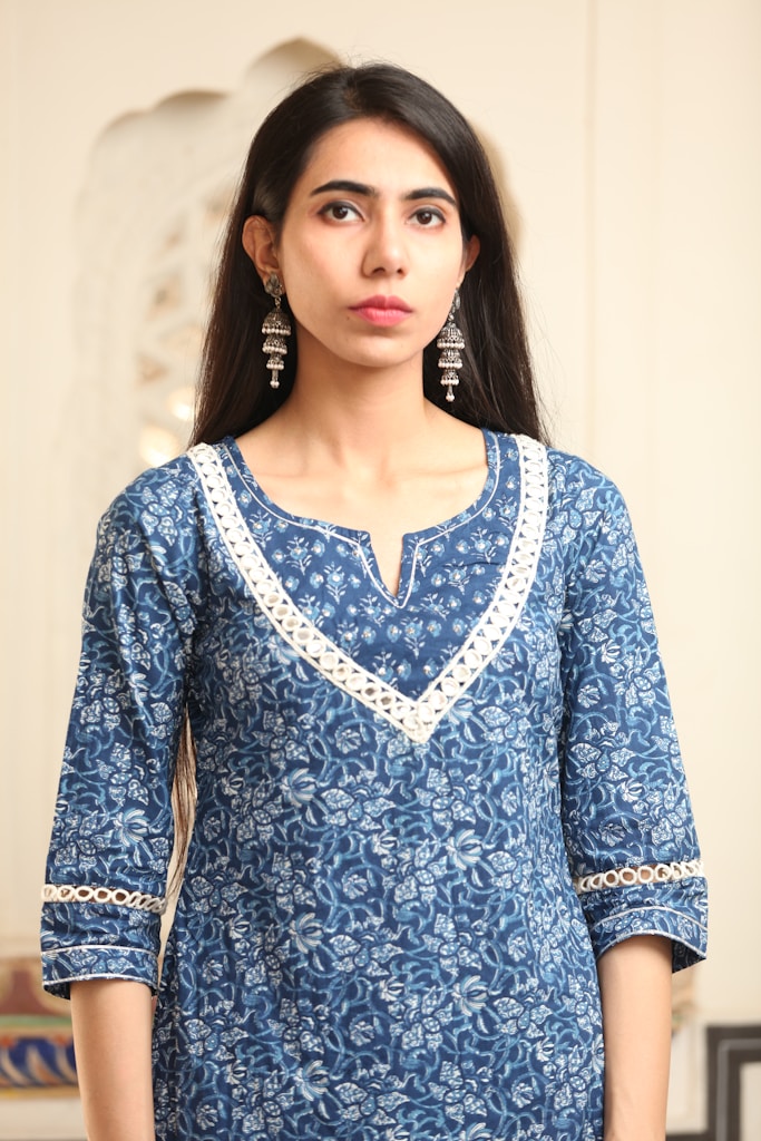 Violet Noor Festive Set