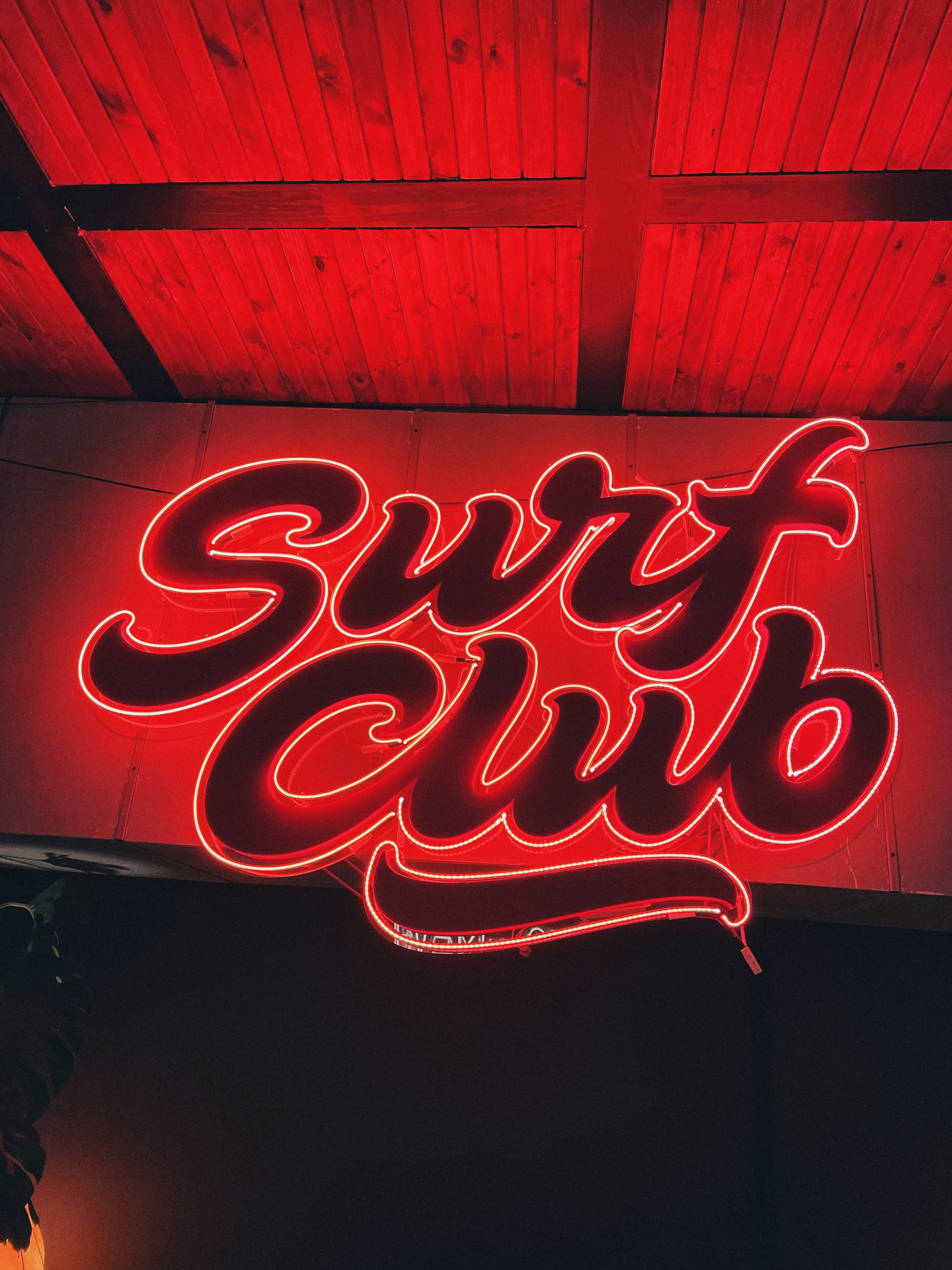 Surf Club in Red