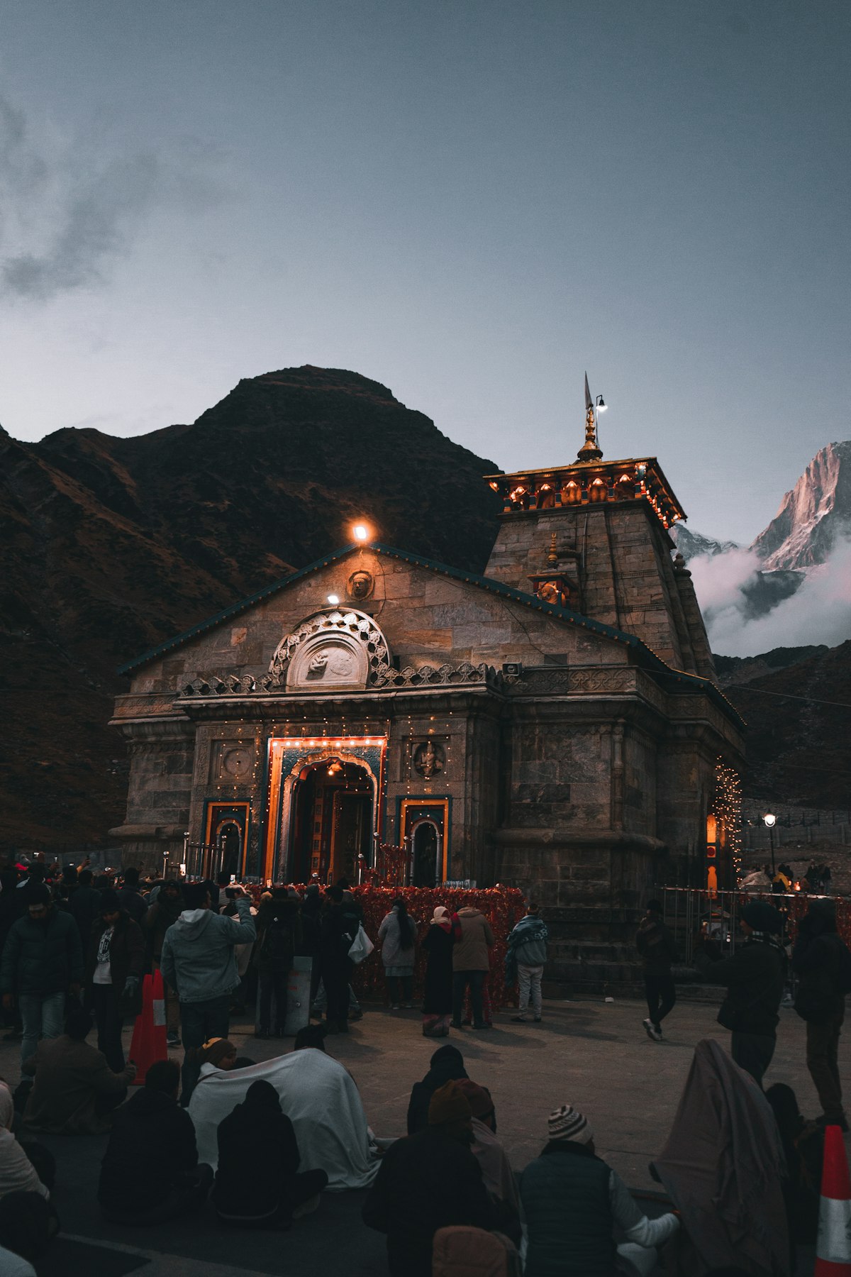 Kedarnath Temple weather conditions snow and mountains