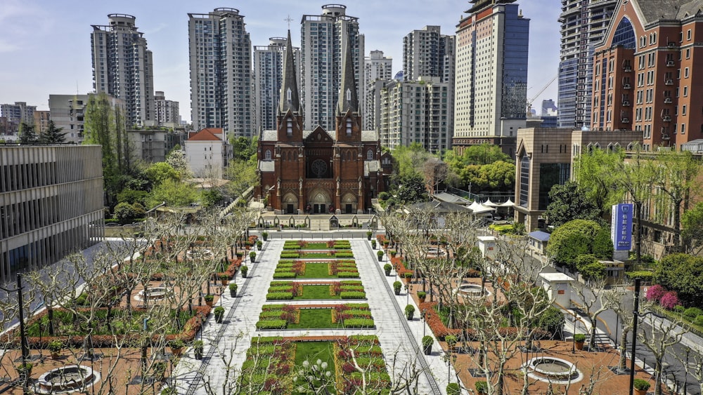 a large garden in the middle of a city
