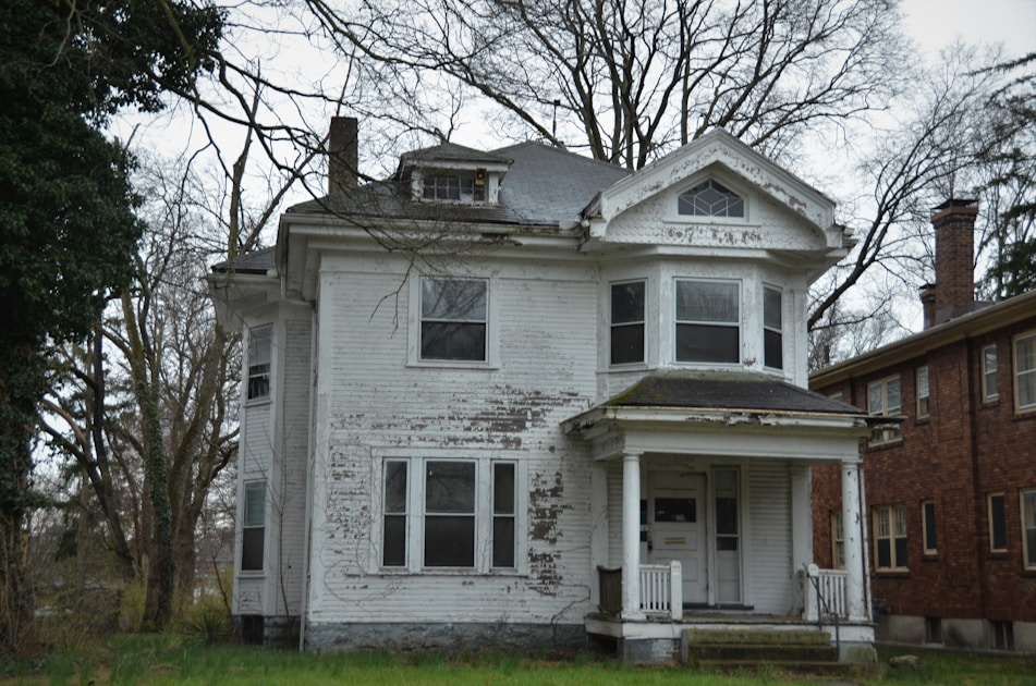 Investing in foreclosures: what that 27% discount actually costs