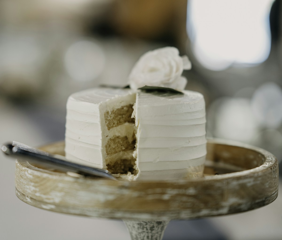 Can You Really Bake a Wedding Cake in a Single Day?