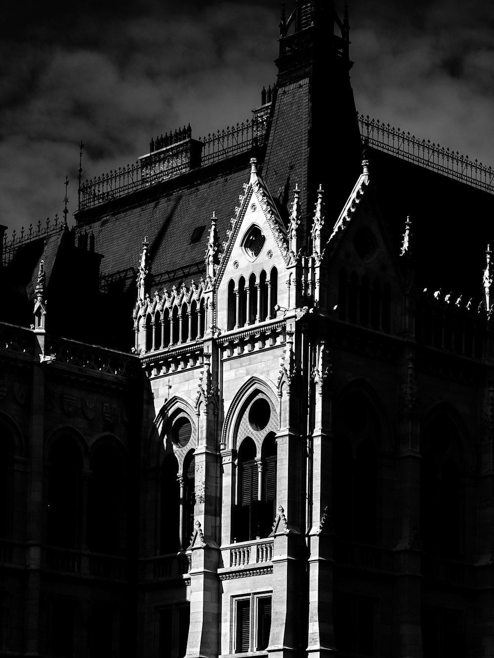 a black and white photo of a large building