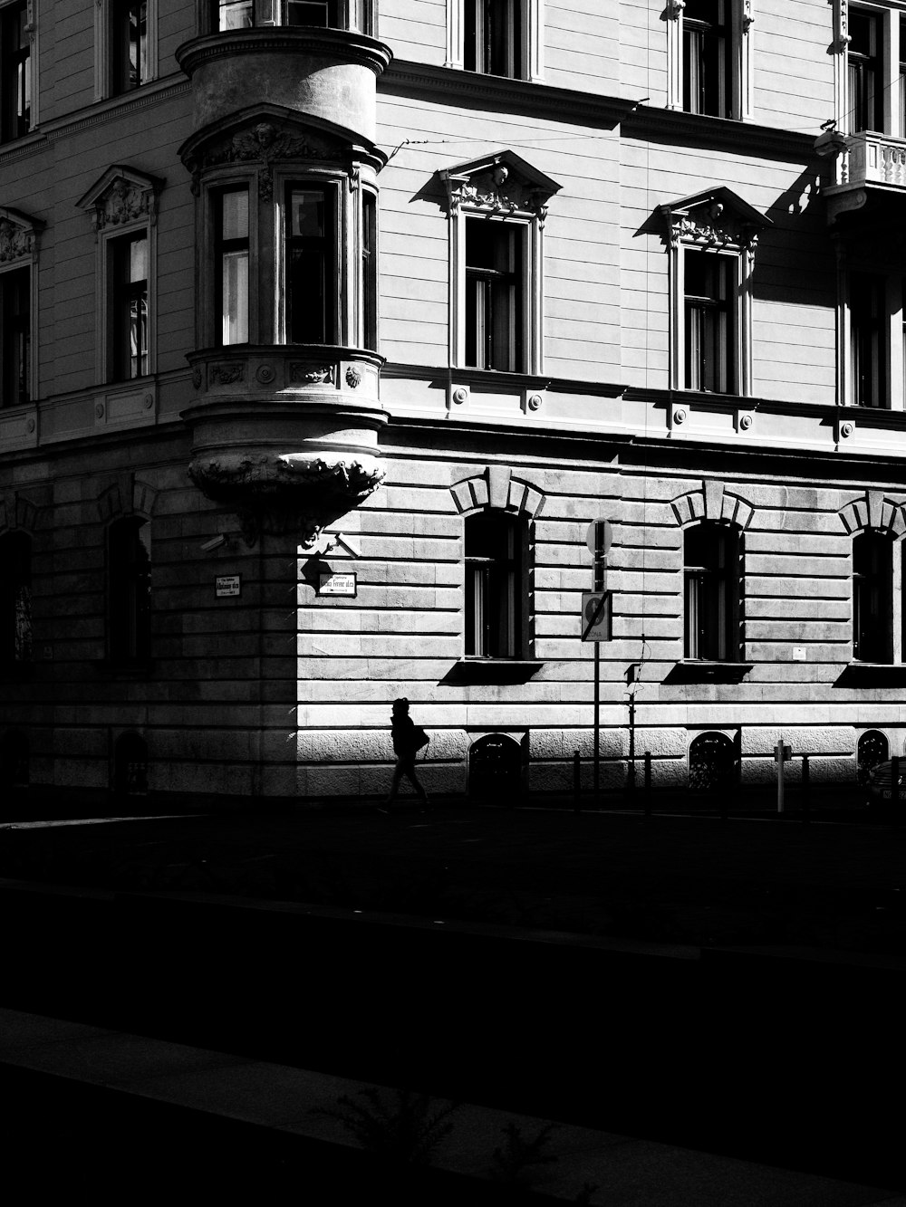 a black and white photo of a building