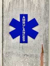 a blue emergency sign mounted to the side of a building