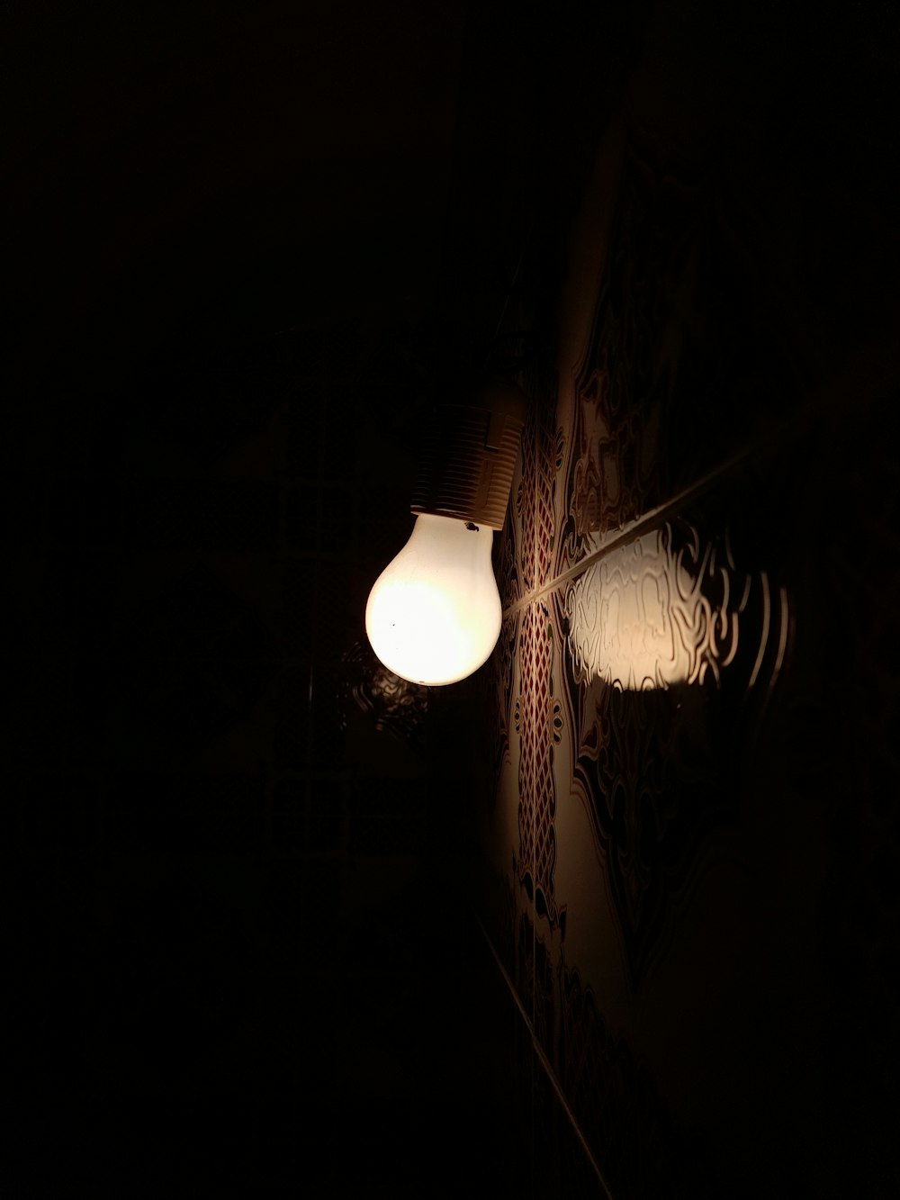 a lamp is lit up in the dark