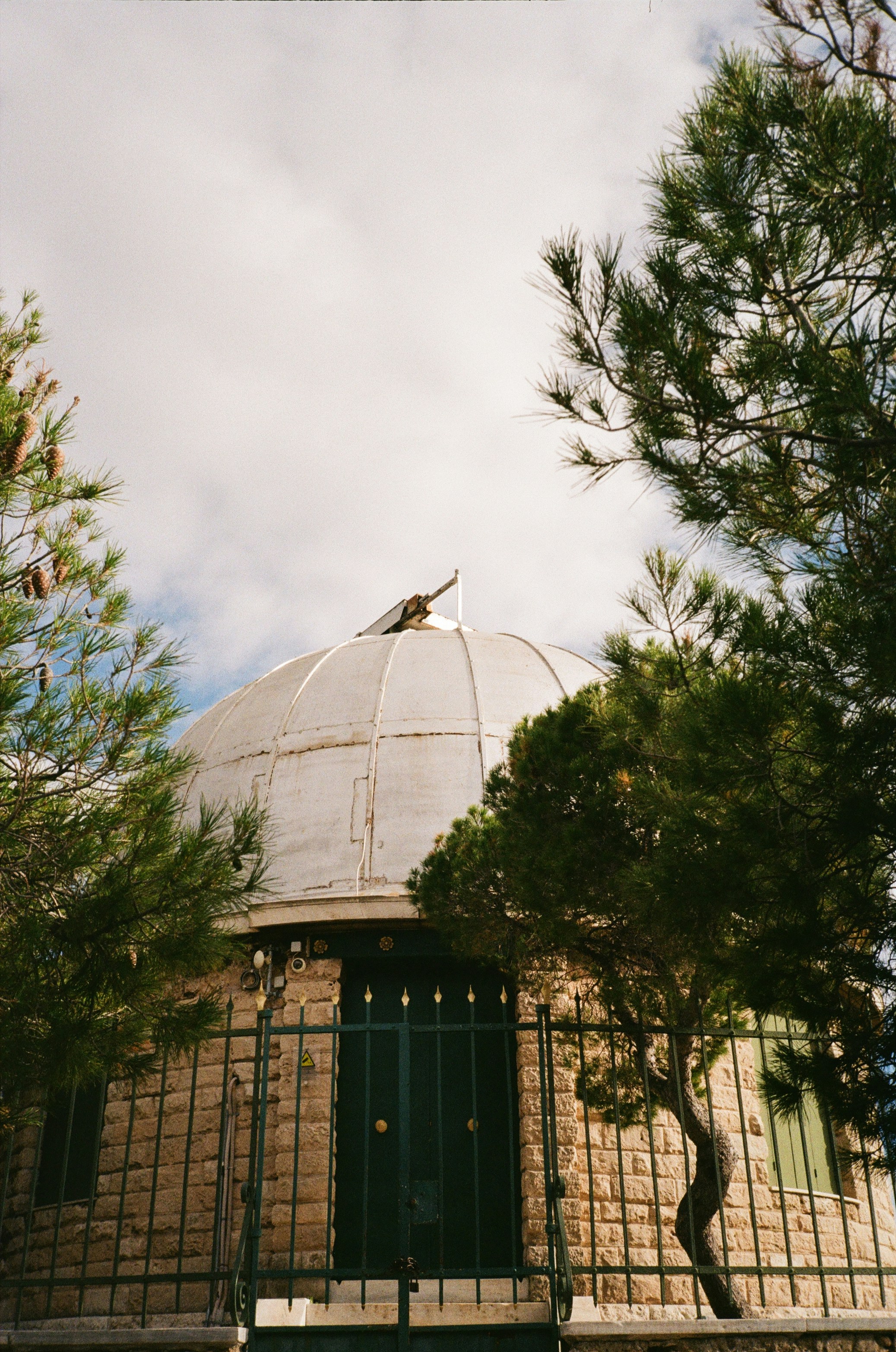 A bird is perched on the top of a building photo – Free Architecture ...