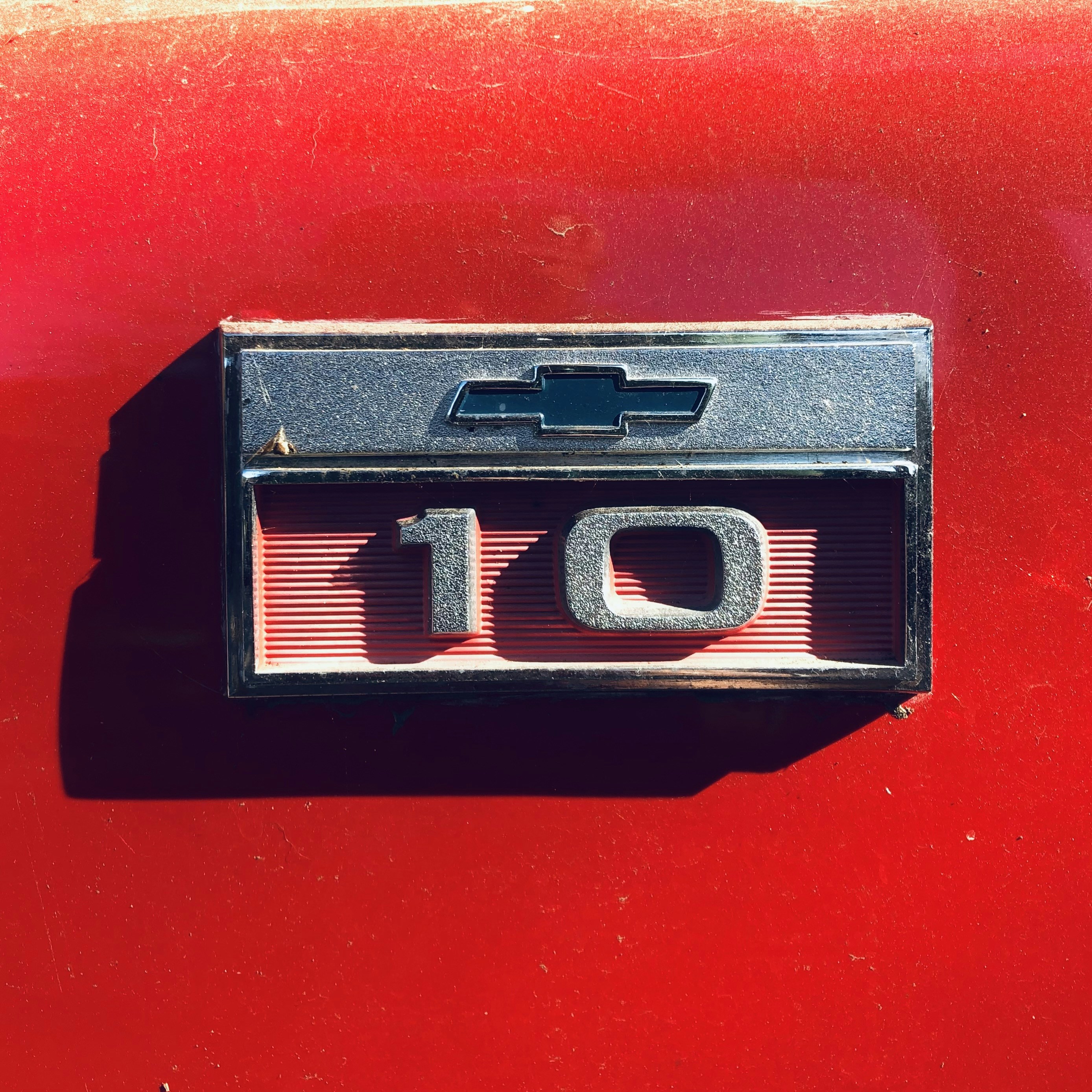 a close up of the number ten on a red car