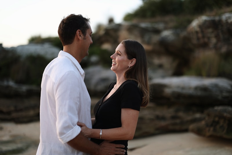 Pareja en actitud íntima