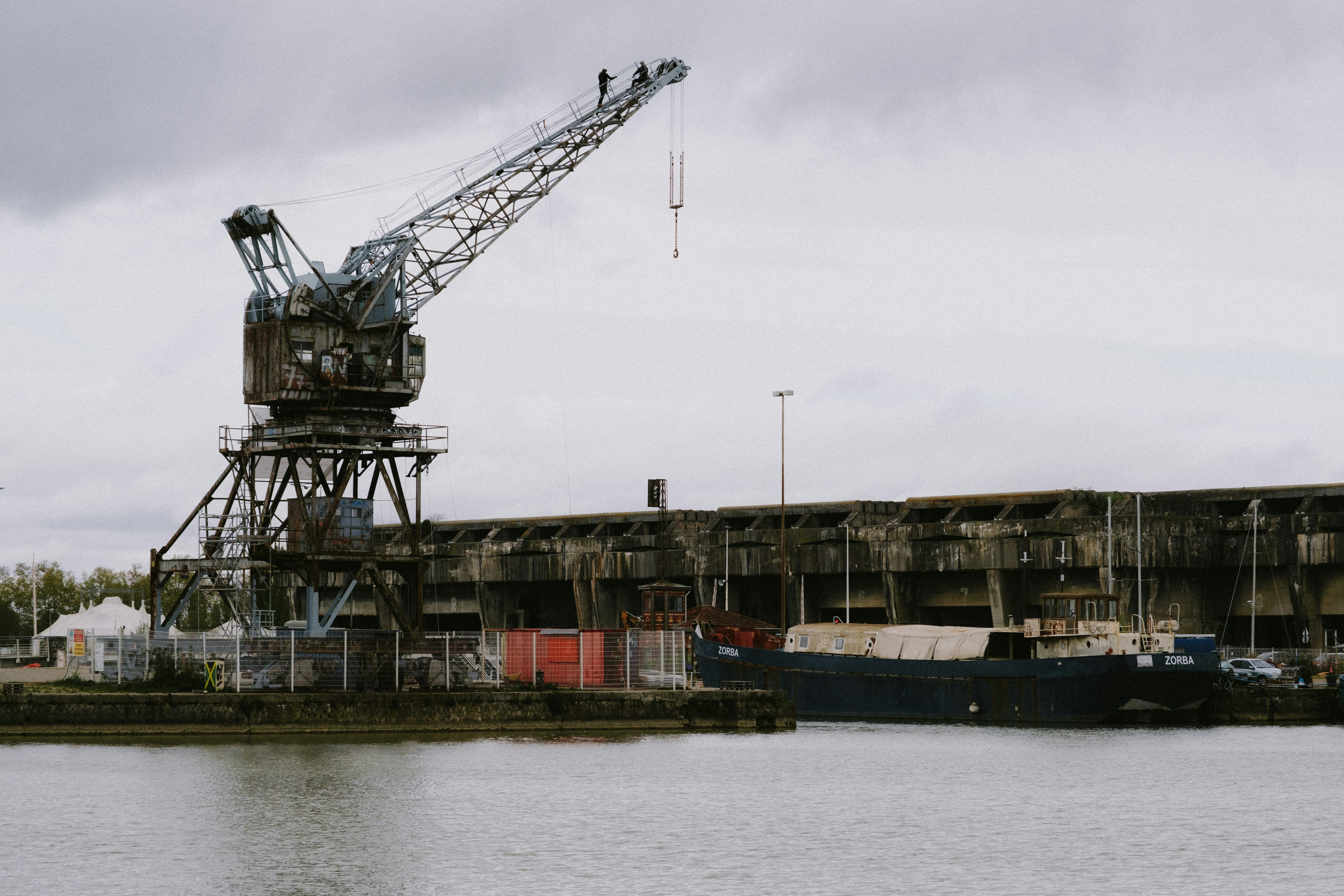 cargo ship dry dock crane