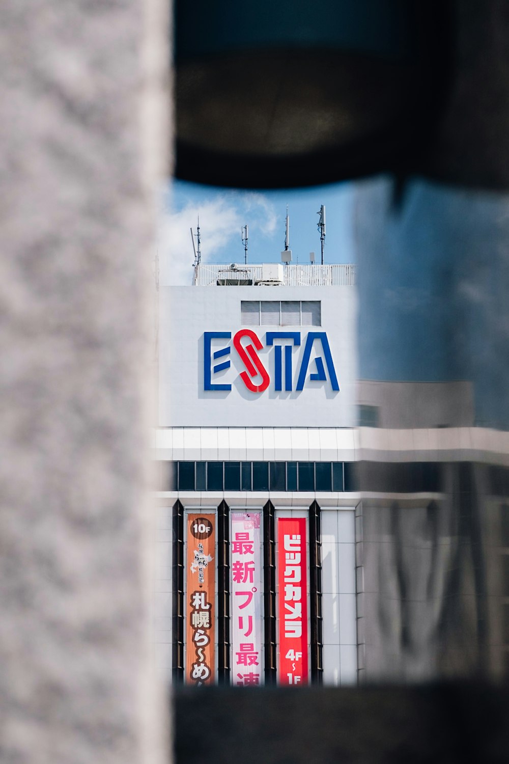 a building with a sign that says estta on it