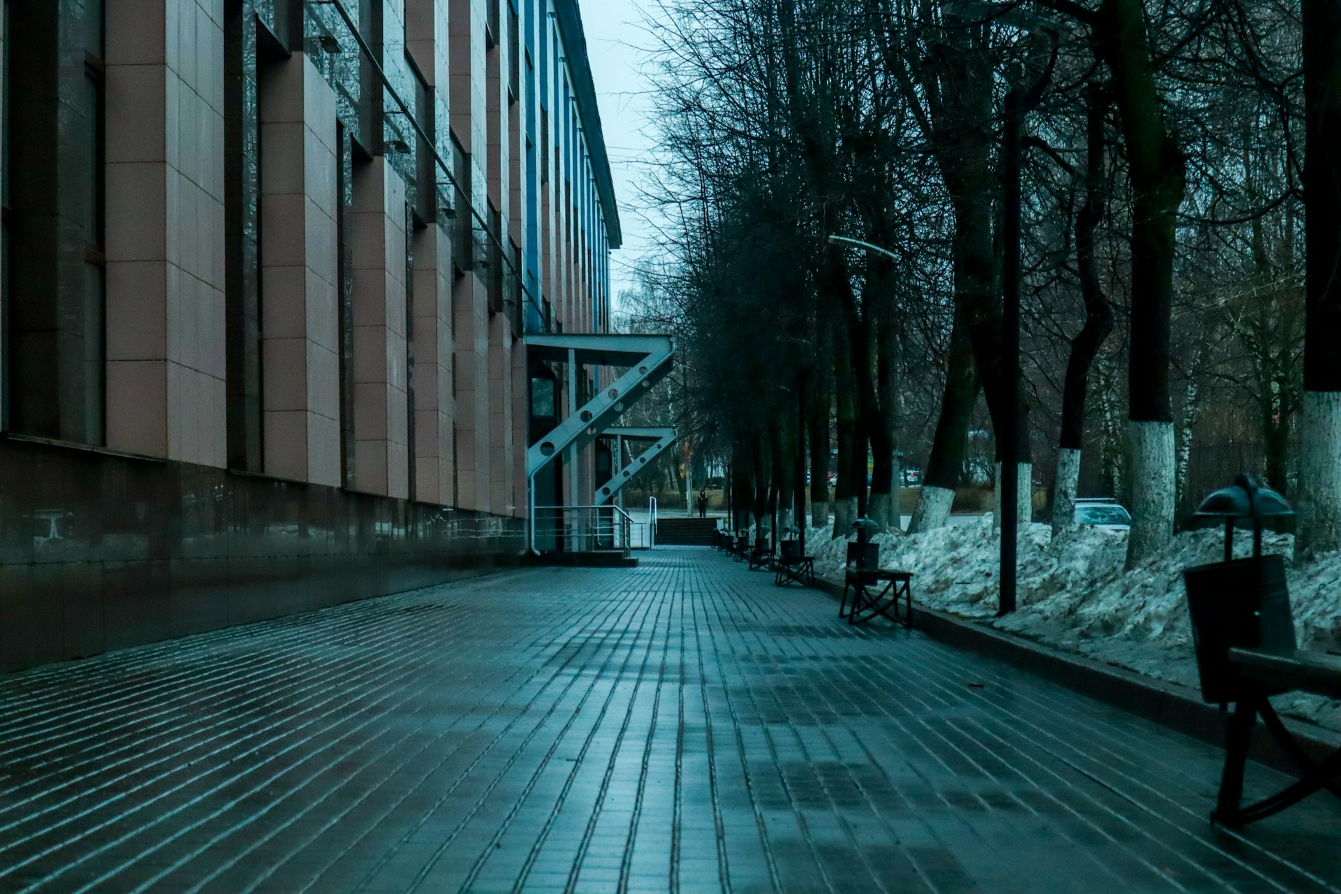 a bench sitting on a sidewalk next to a building