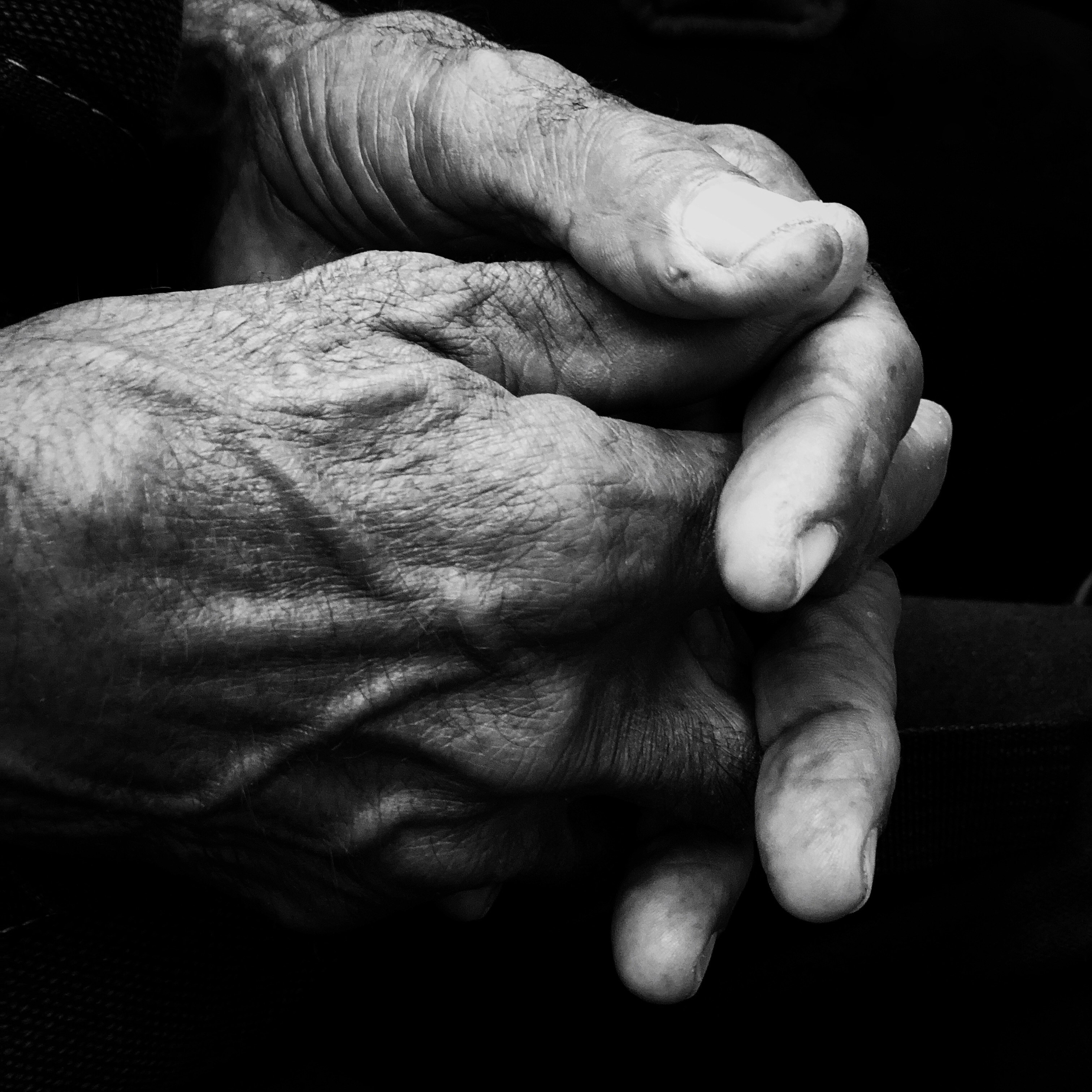 사람의 손의 흑백 사진 사진 – Unsplash의 무료 남자 이미지, image size:3000x3000
