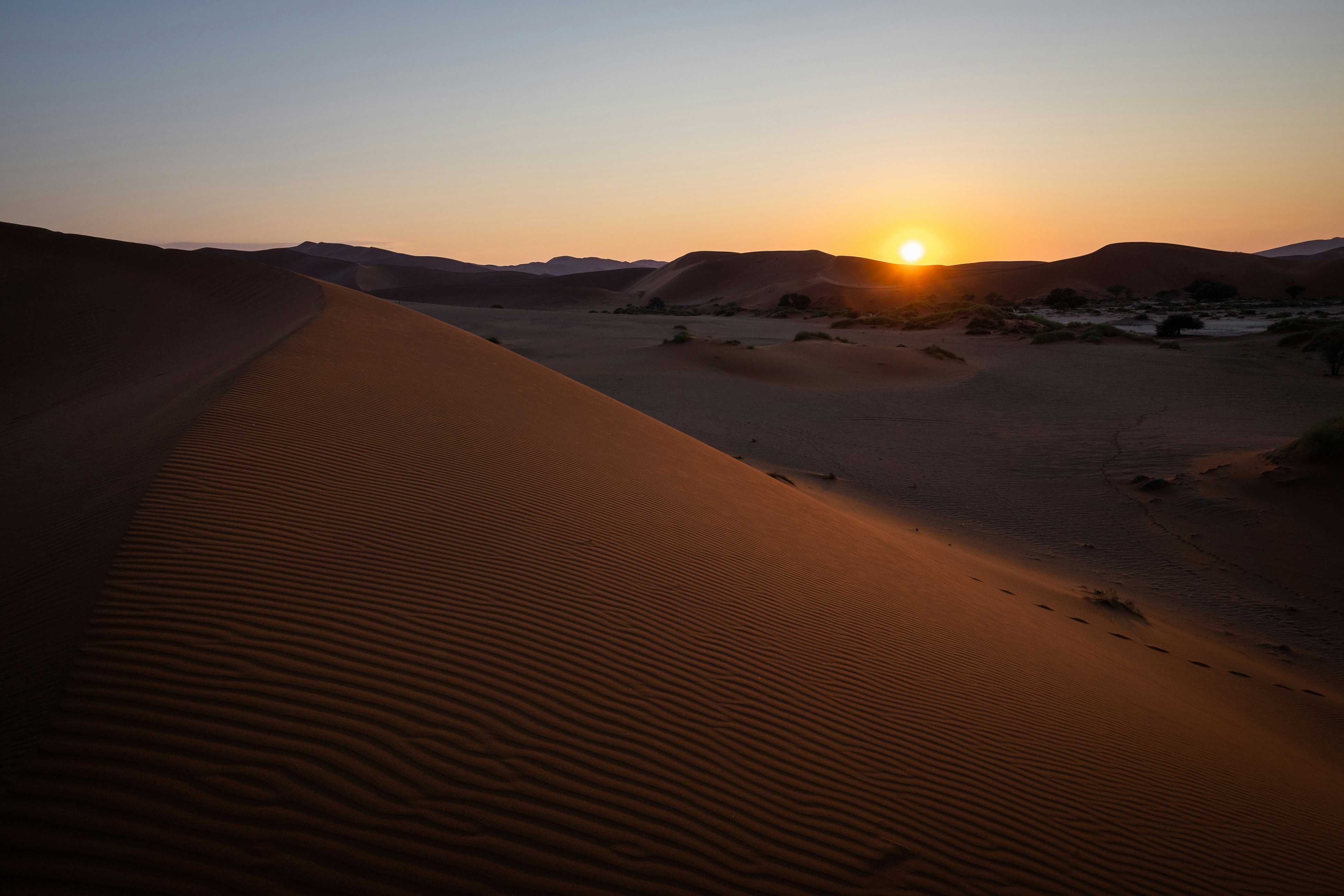 There is no description of experiencing the desert of Namibia, feeling the sand under the feet while watching the sun rising up.