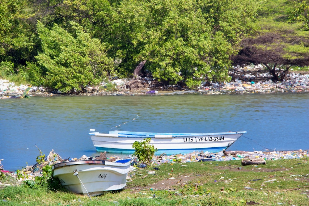 a couple of boats that are sitting in the grass