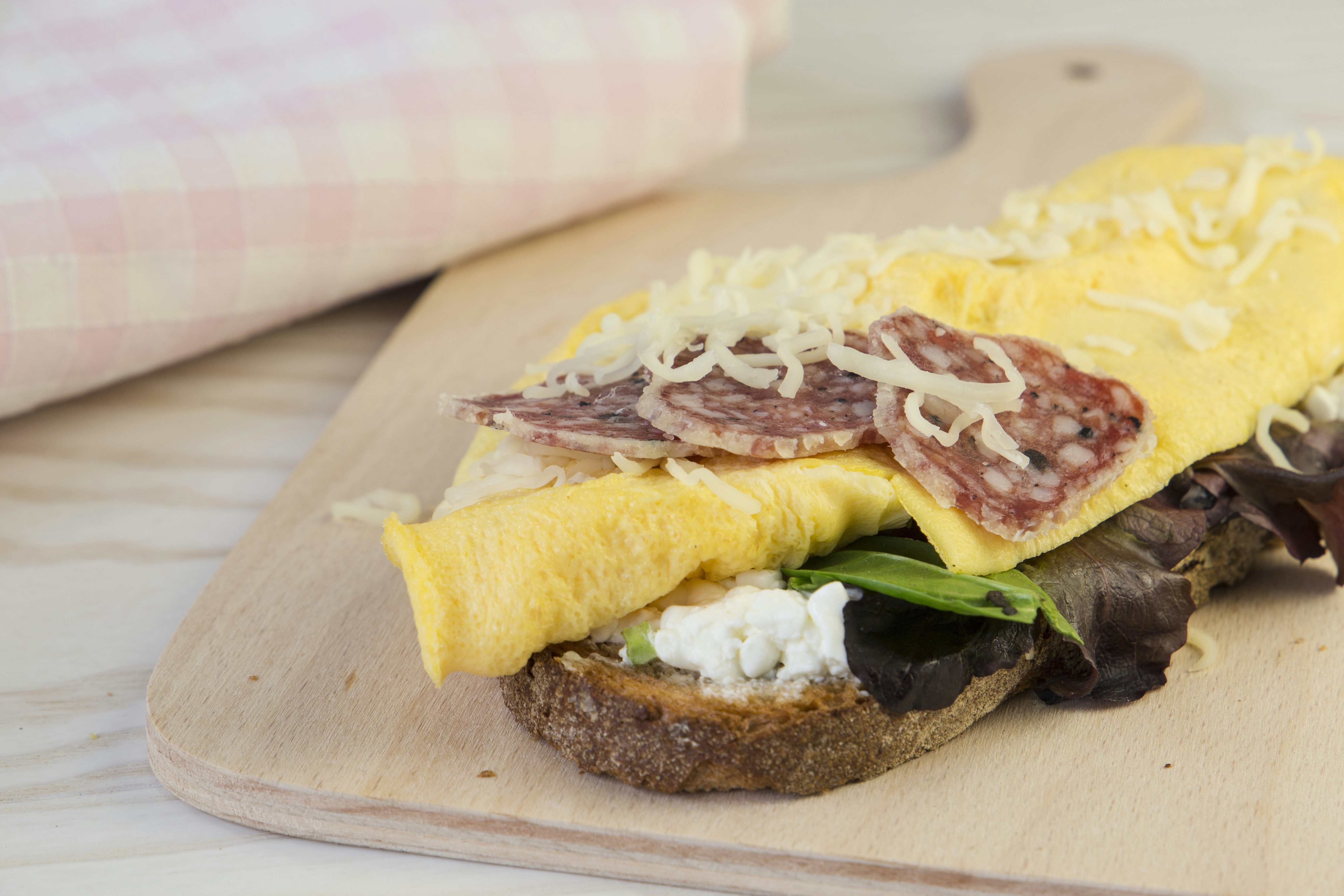 A close up of a sandwich on a cutting board photo – Free Breakfast ...