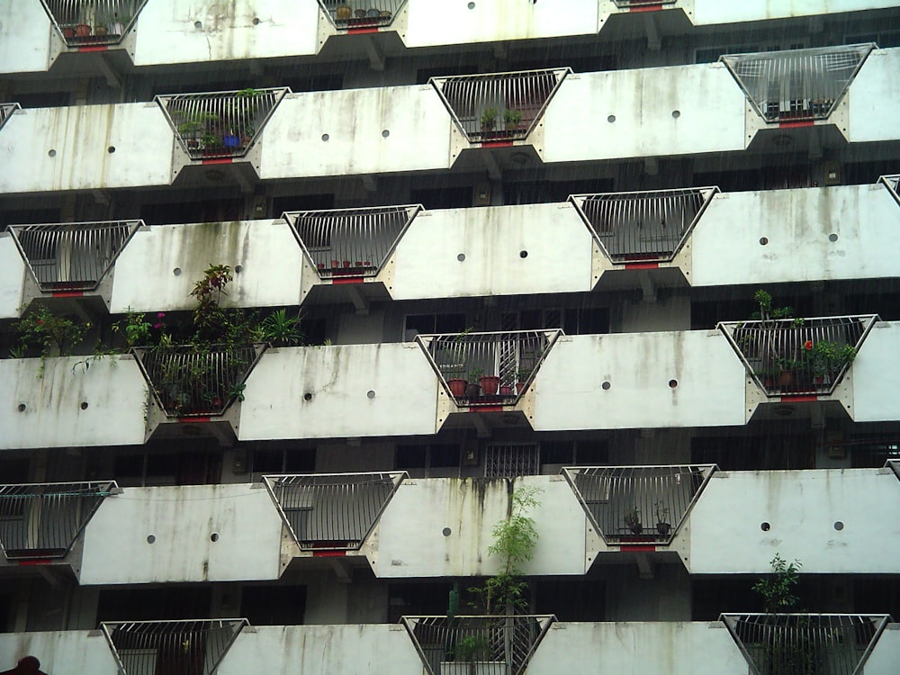 a very tall building with some plants growing out of it