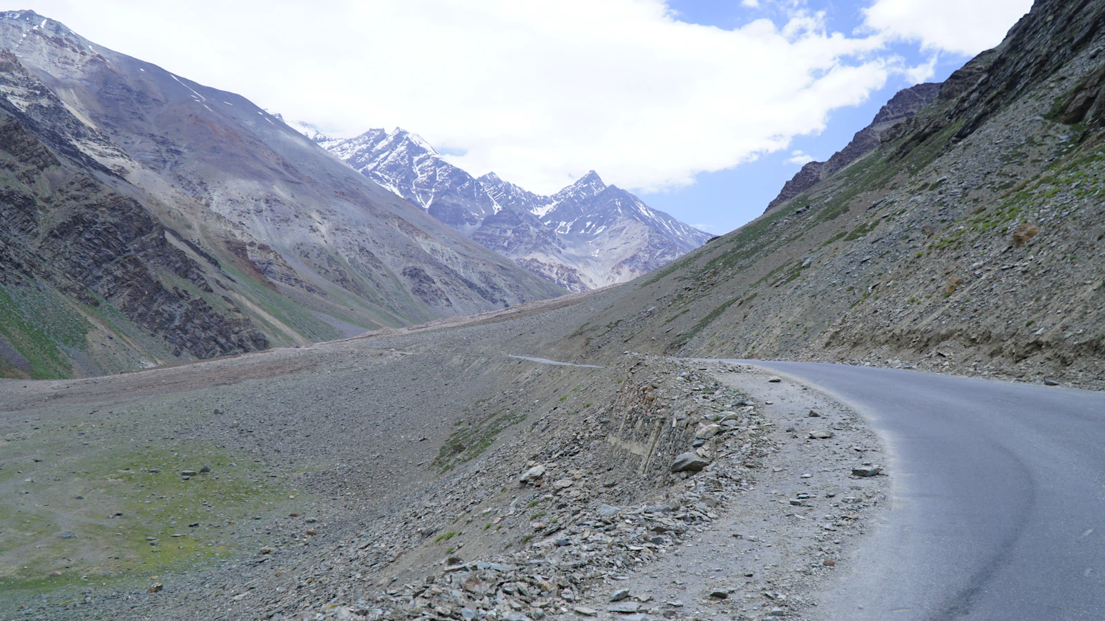 Manali to Leh Ladakh Legendary Mountain Highway Tour - 6N / 7D with cravel.in