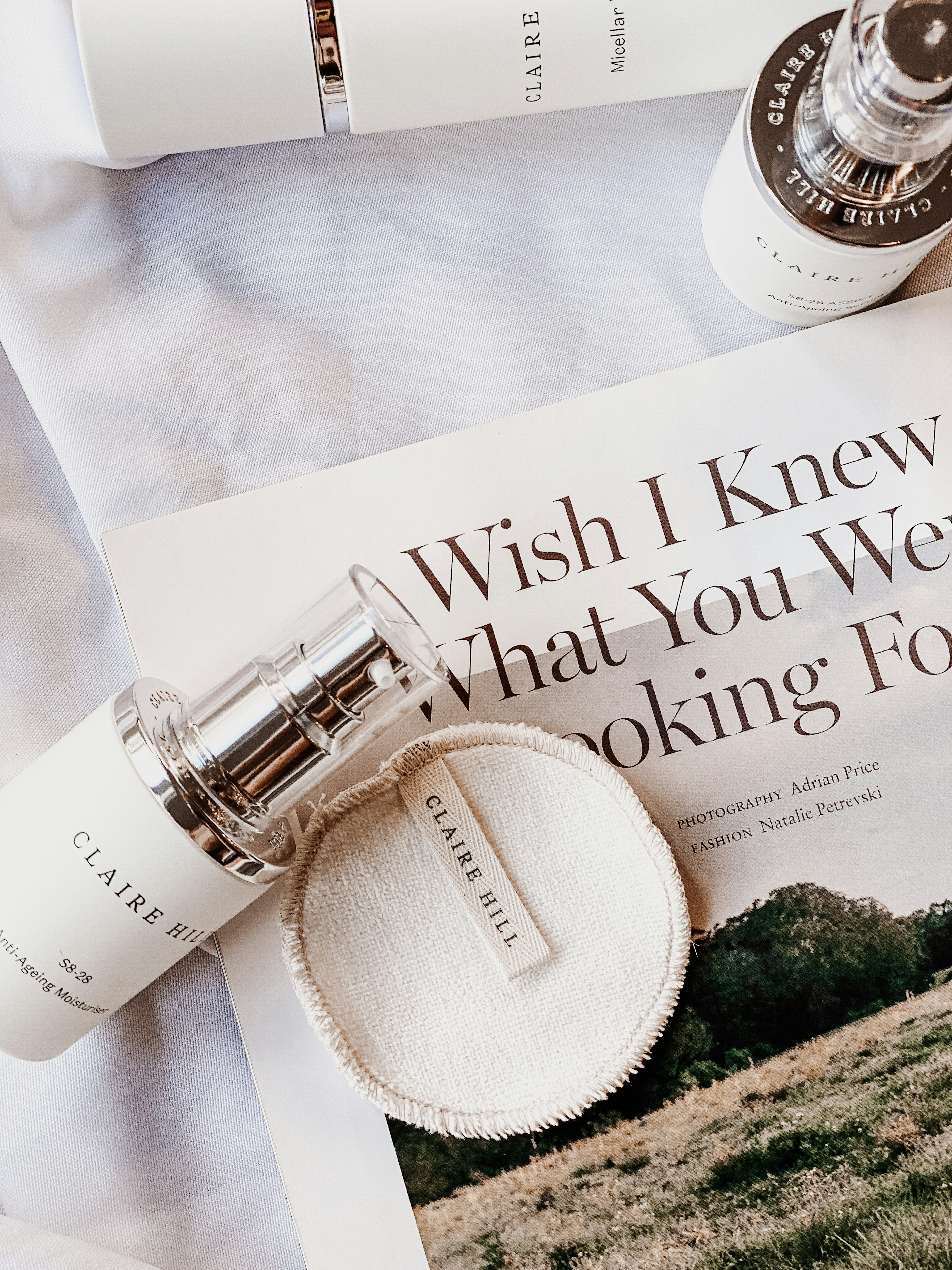 Portrait de Claire Rousseau, directrice marketing chez TechCorp, cliente satisfaite d'AlaCarte NFC