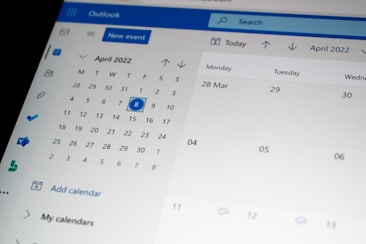 A digital calendar interface displaying the month of April 2022 with the 8th highlighted. Navigation options and a 'New event' button are visible, along with the previous week's dates.
