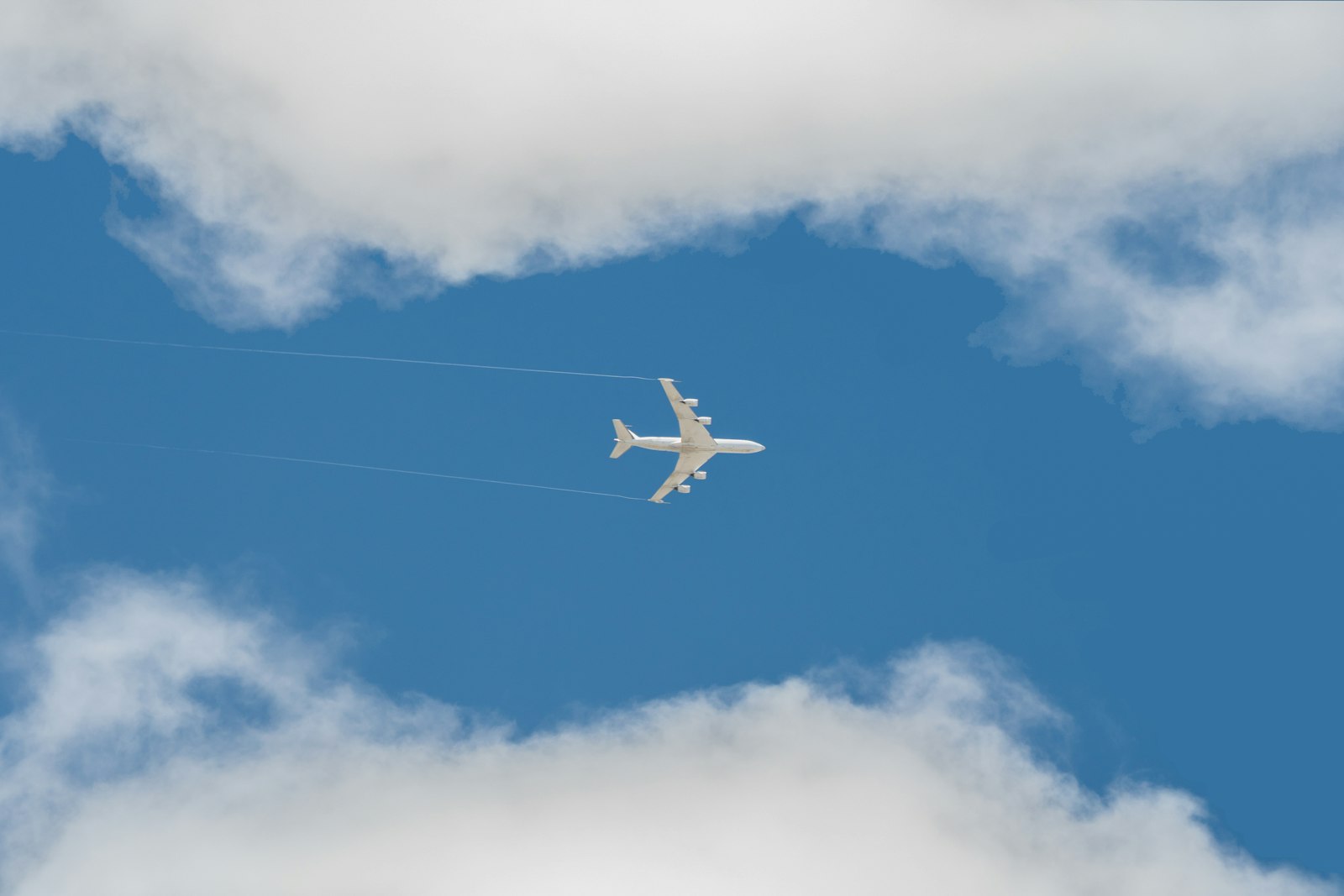 American Airlines and Alaska Airlines loyalty program news graphic